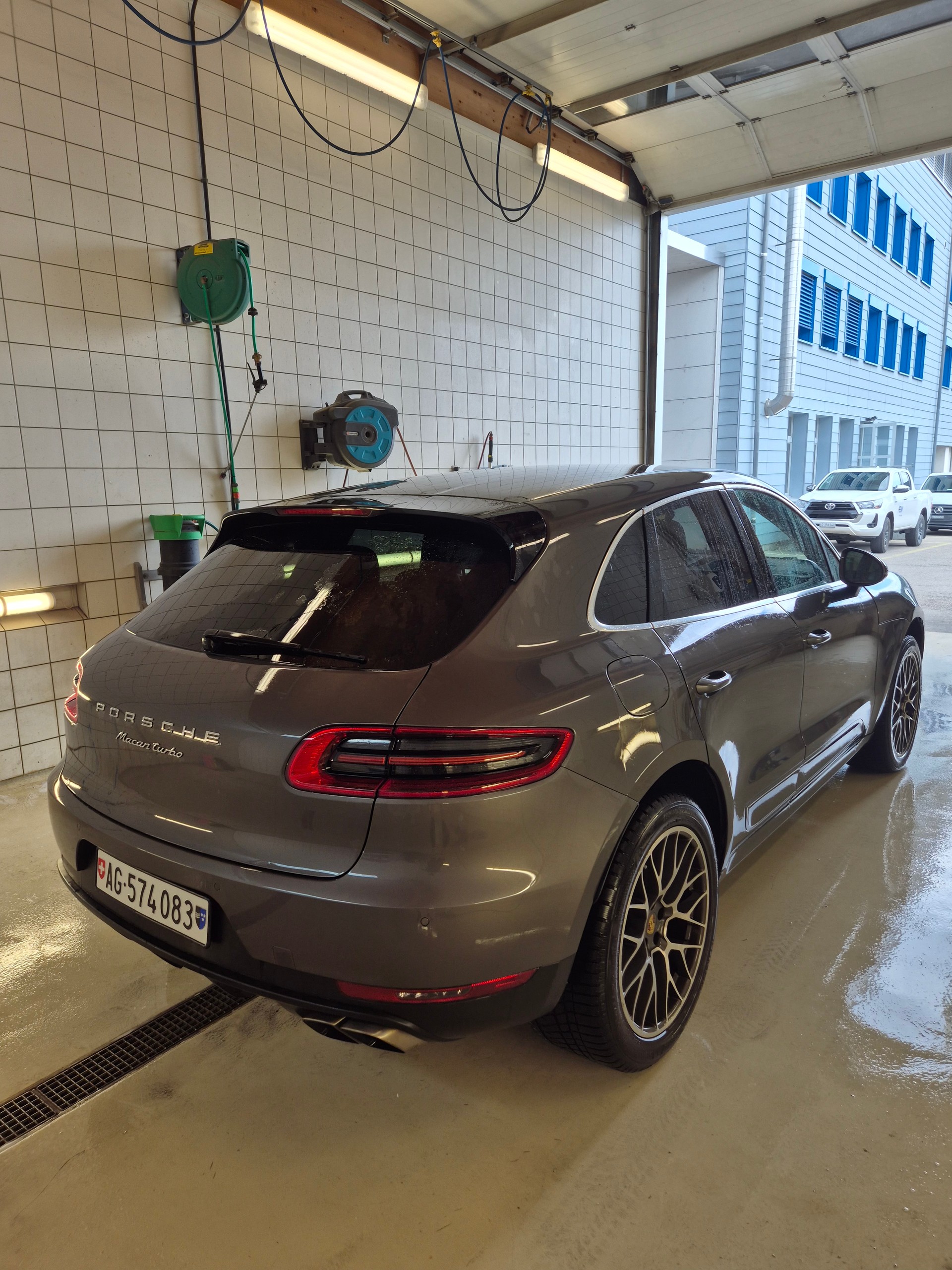 PORSCHE 3.6 V6 Turbo-image-1