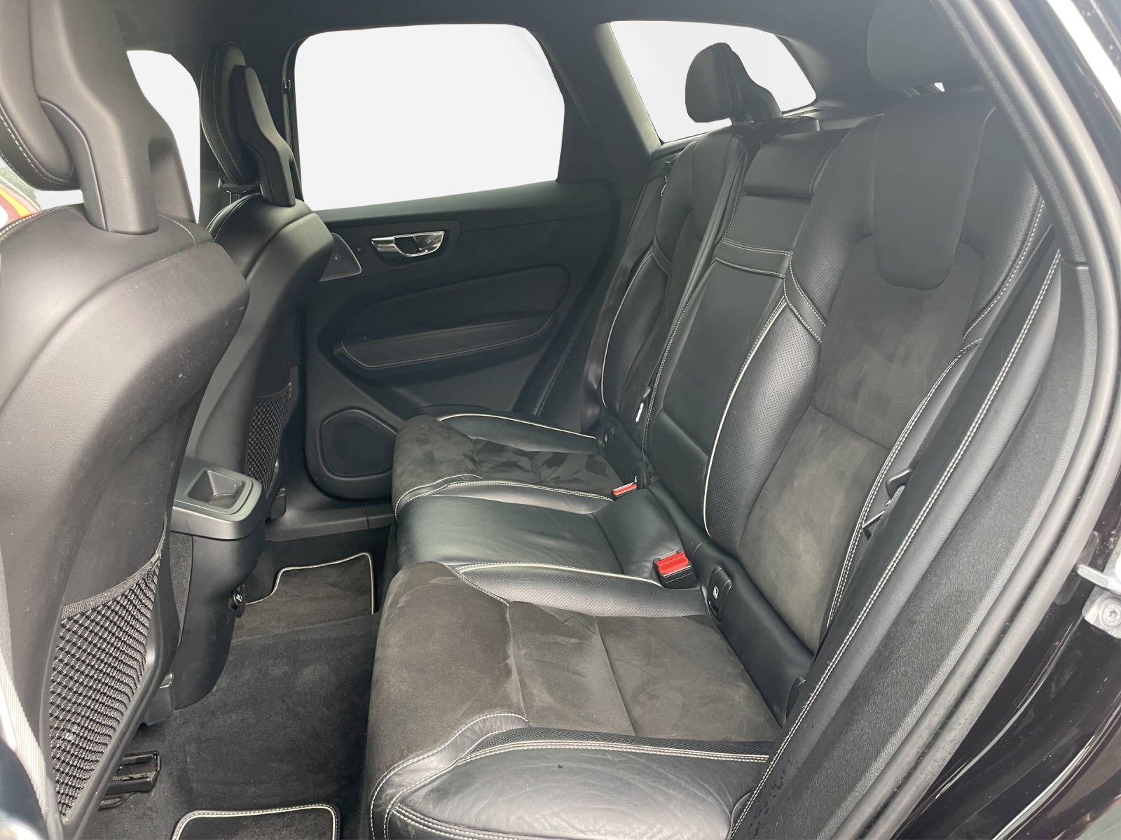 VOLVO XC60 2.0 D4 R-Design AWD-image-13