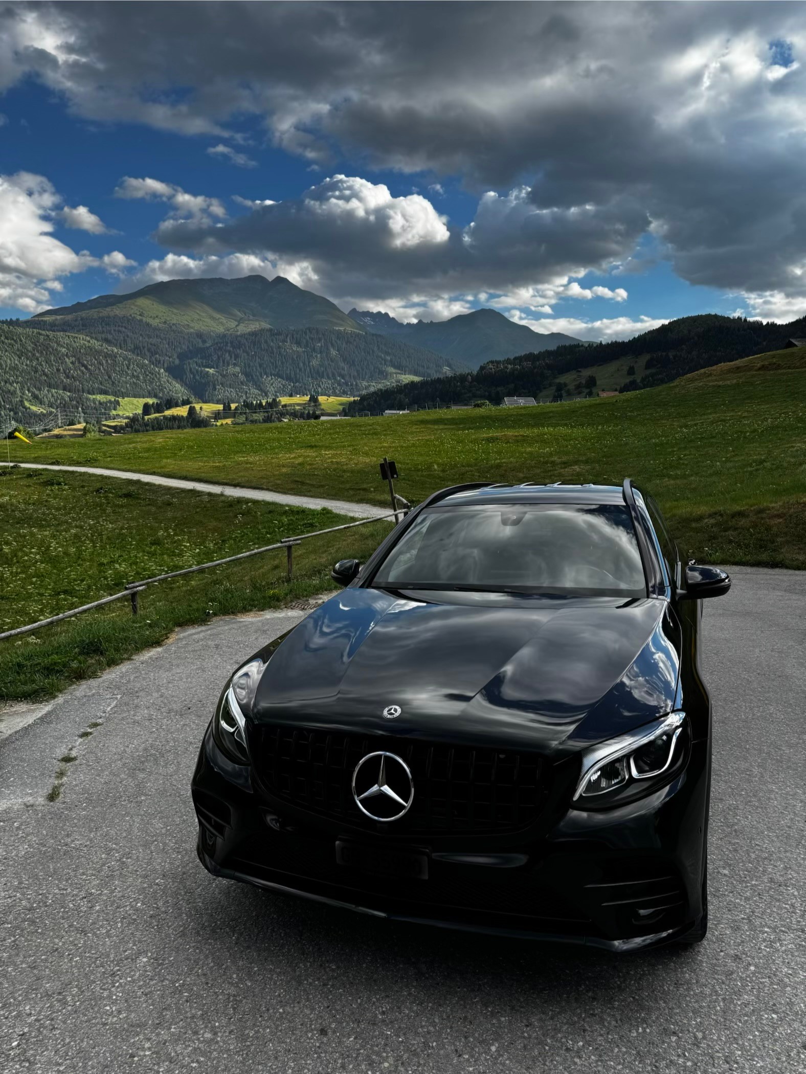 MERCEDES-BENZ GLC 250 AMG Line 4m-image-2