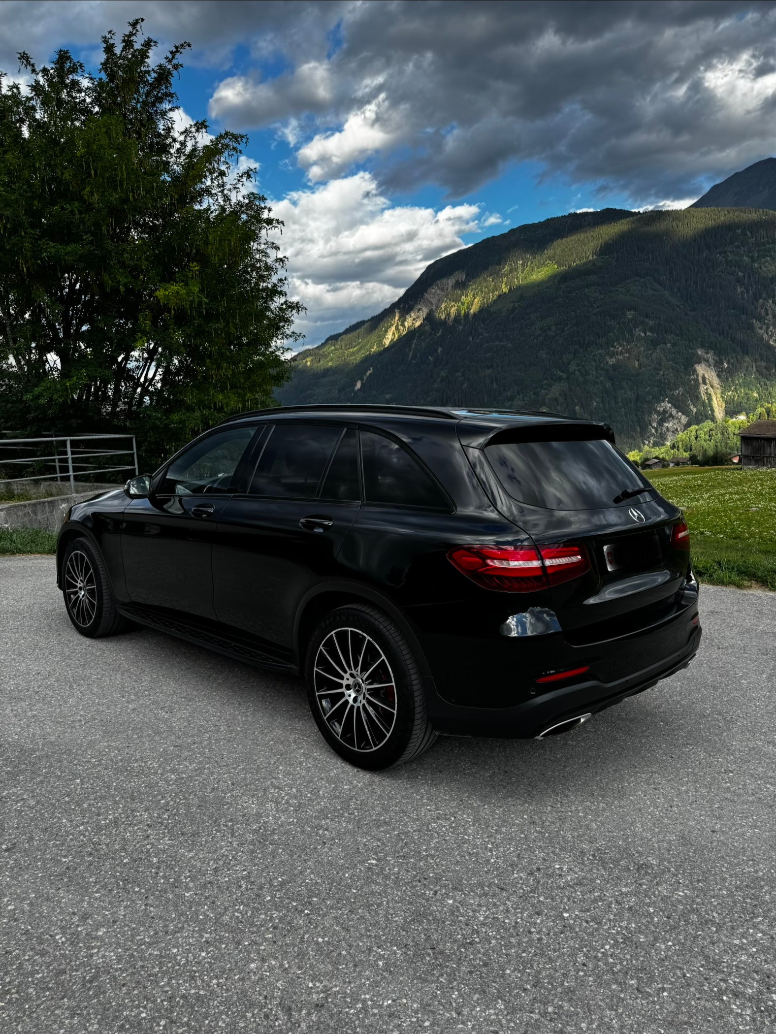 MERCEDES-BENZ GLC 250 AMG Line 4m-image-3