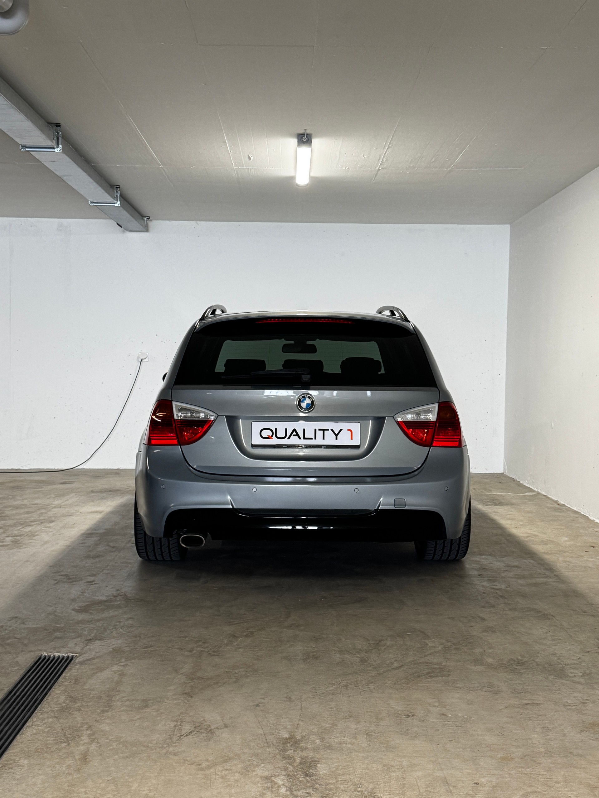 BMW 318d Touring-image-3