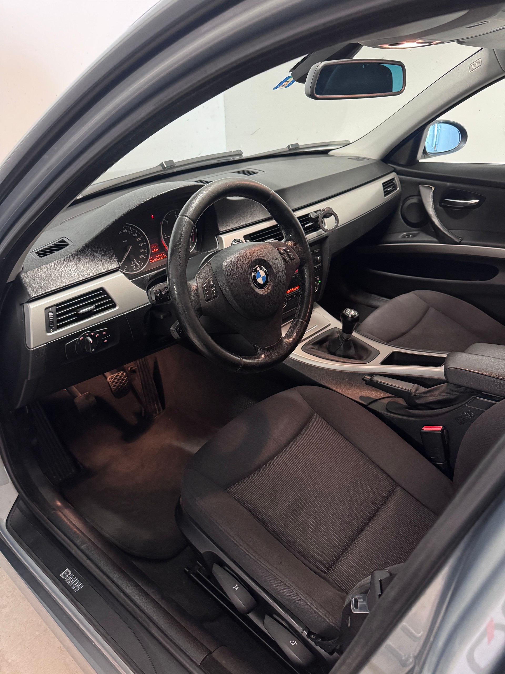 BMW 318d Touring-image-5