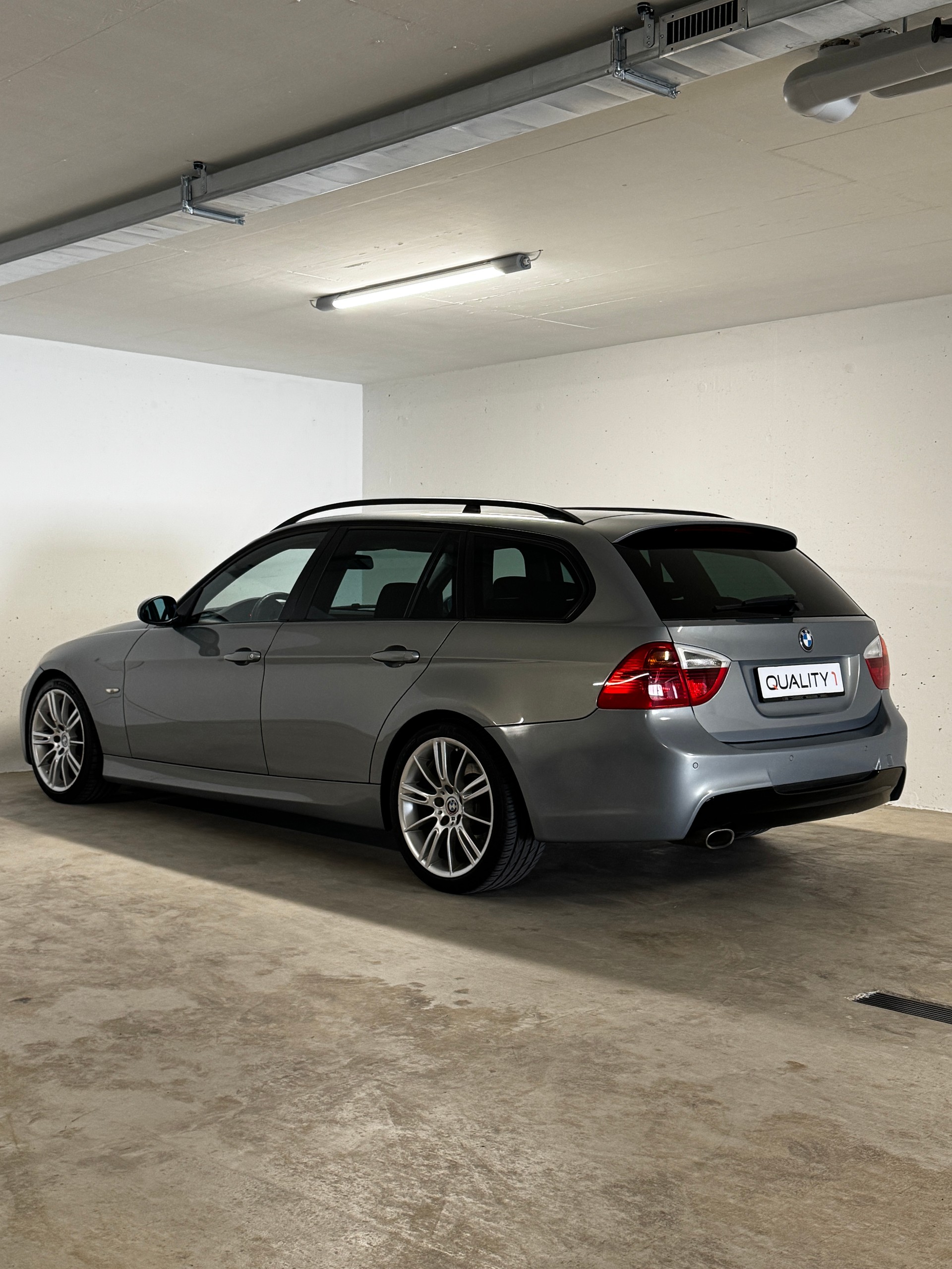 BMW 318d Touring-image-4