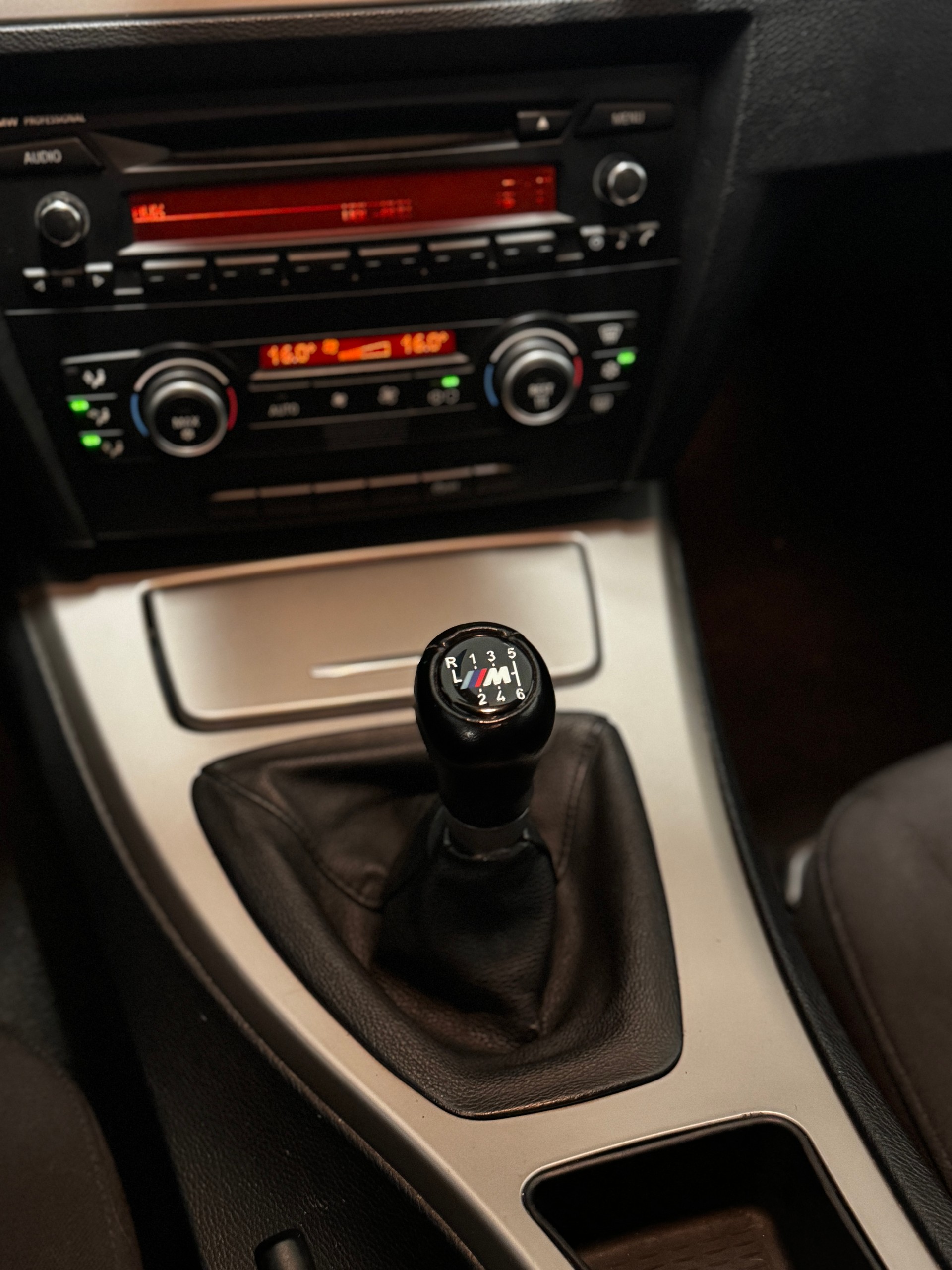 BMW 318d Touring-image-11