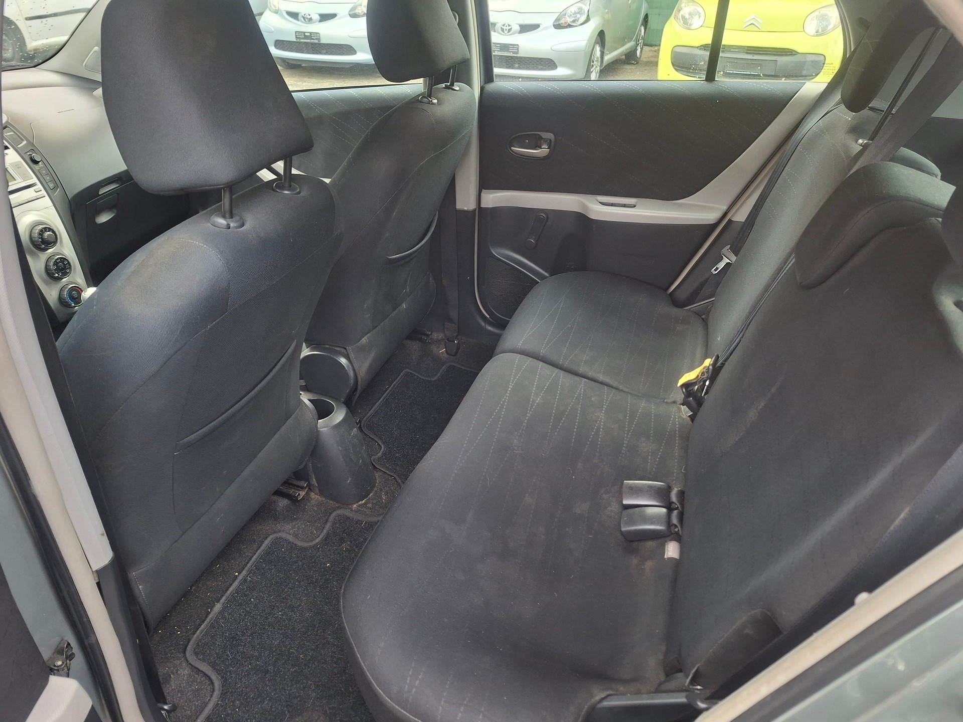 TOYOTA Yaris 1.3 Linea Sol-image-10
