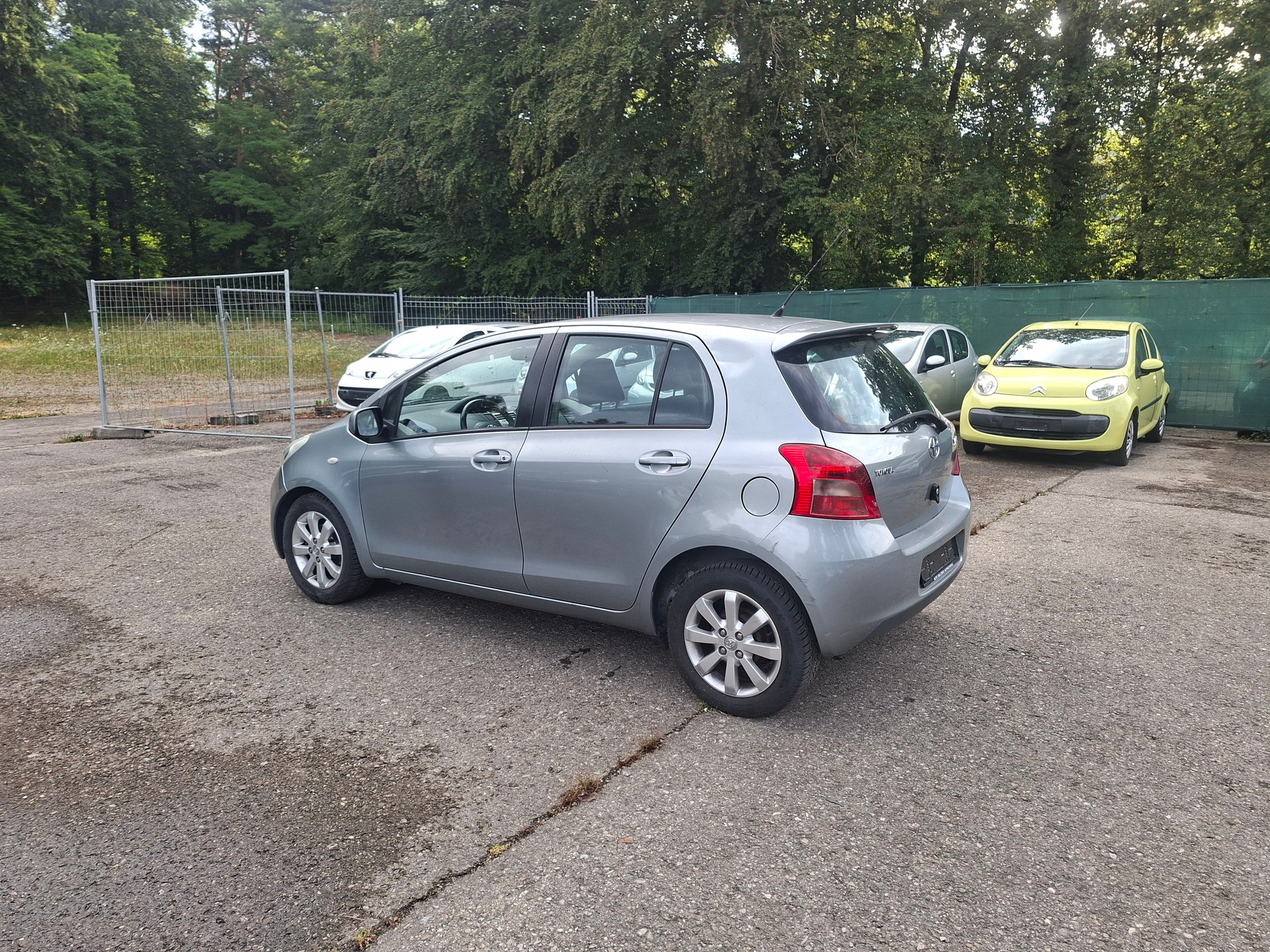 TOYOTA Yaris 1.3 Linea Sol-image-5