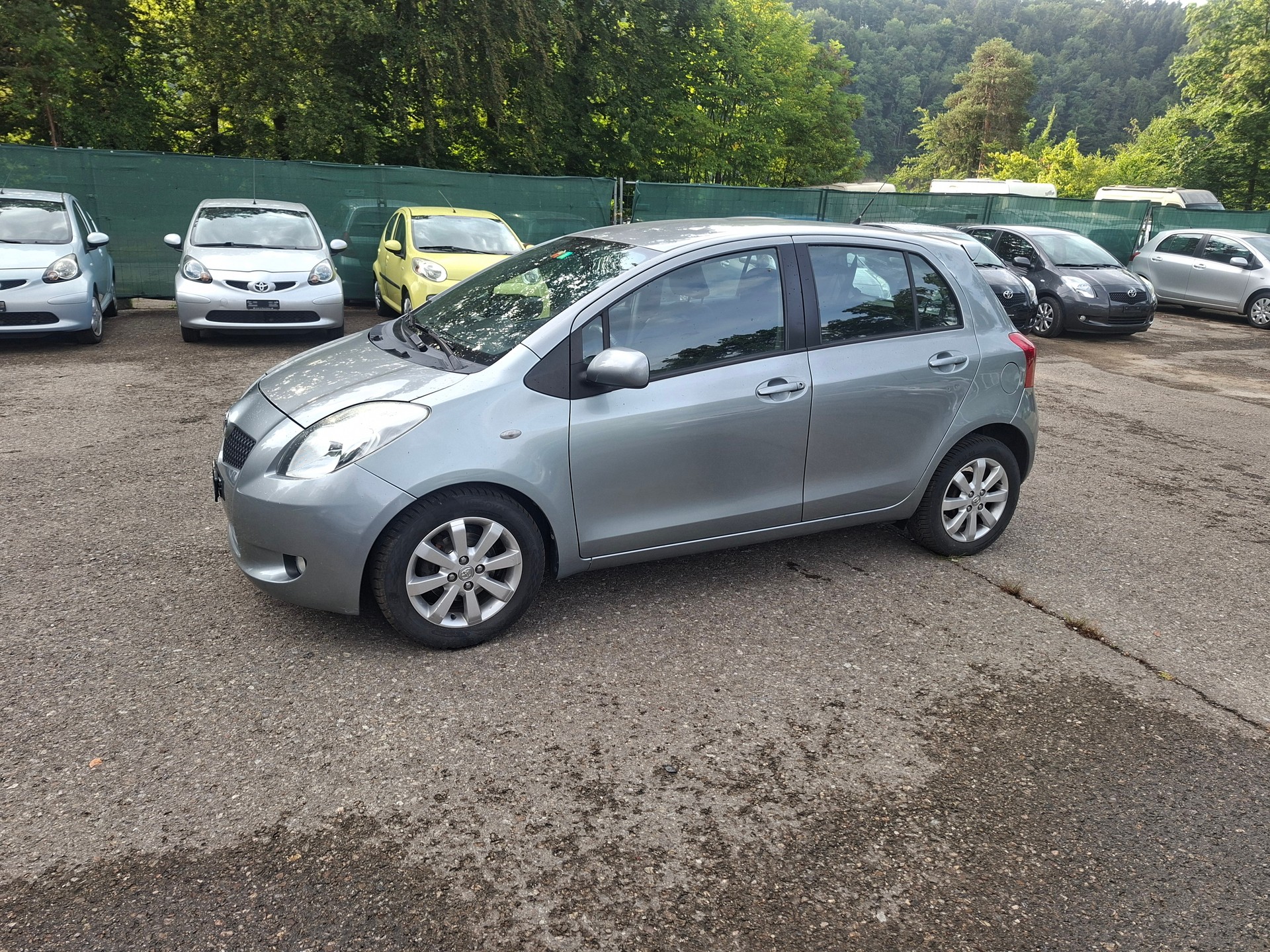 TOYOTA Yaris 1.3 Linea Sol-image-4