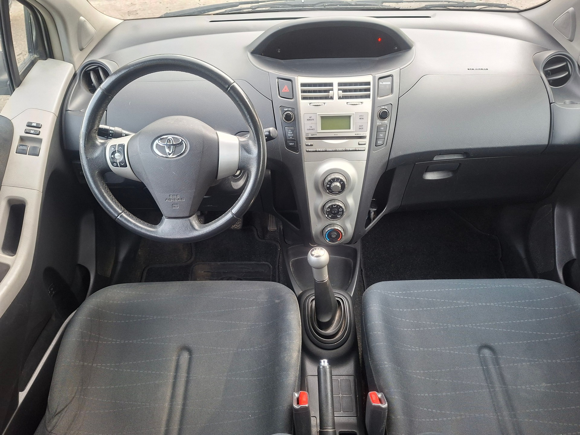 TOYOTA Yaris 1.3 Linea Sol-image-8