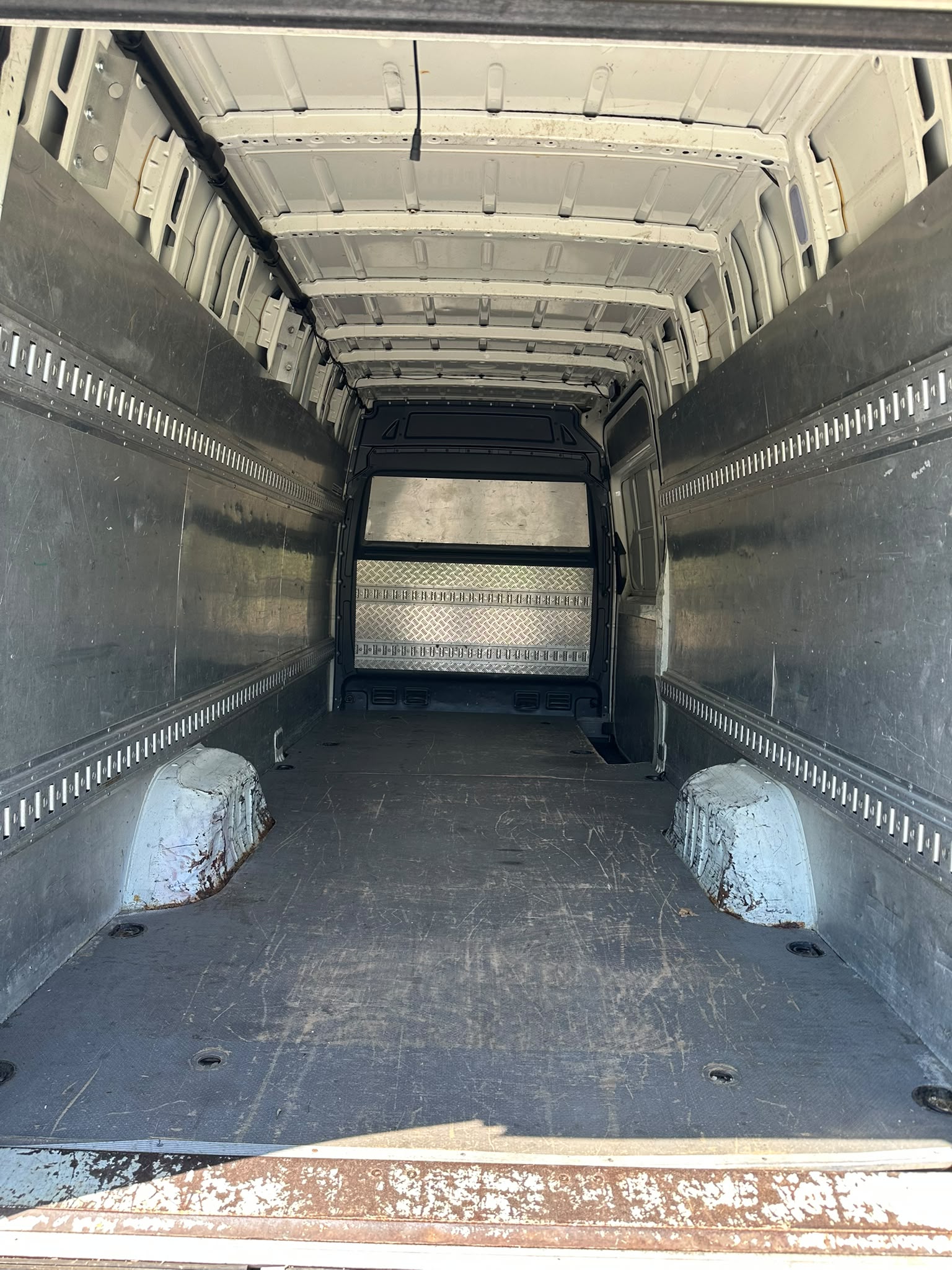 VW Crafter 35L 2.0 TDI CR-image-12