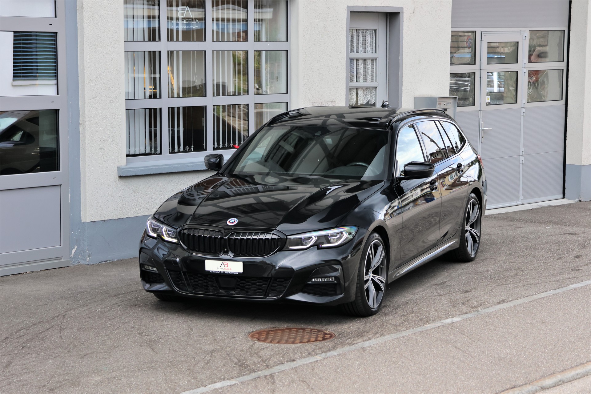 BMW 320d xDrive 48V Touring M Sport Steptronic (CH)-image-0