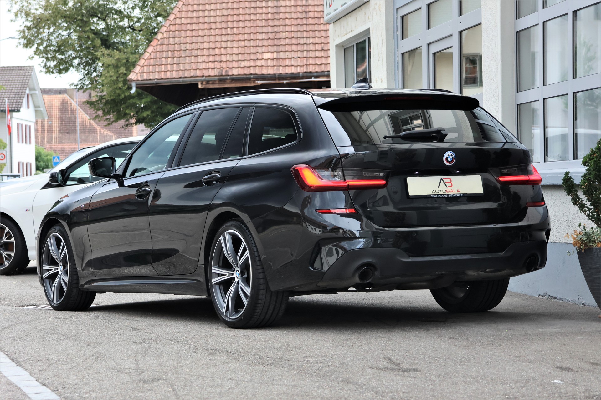 BMW 320d xDrive 48V Touring M Sport Steptronic (CH)-image-2