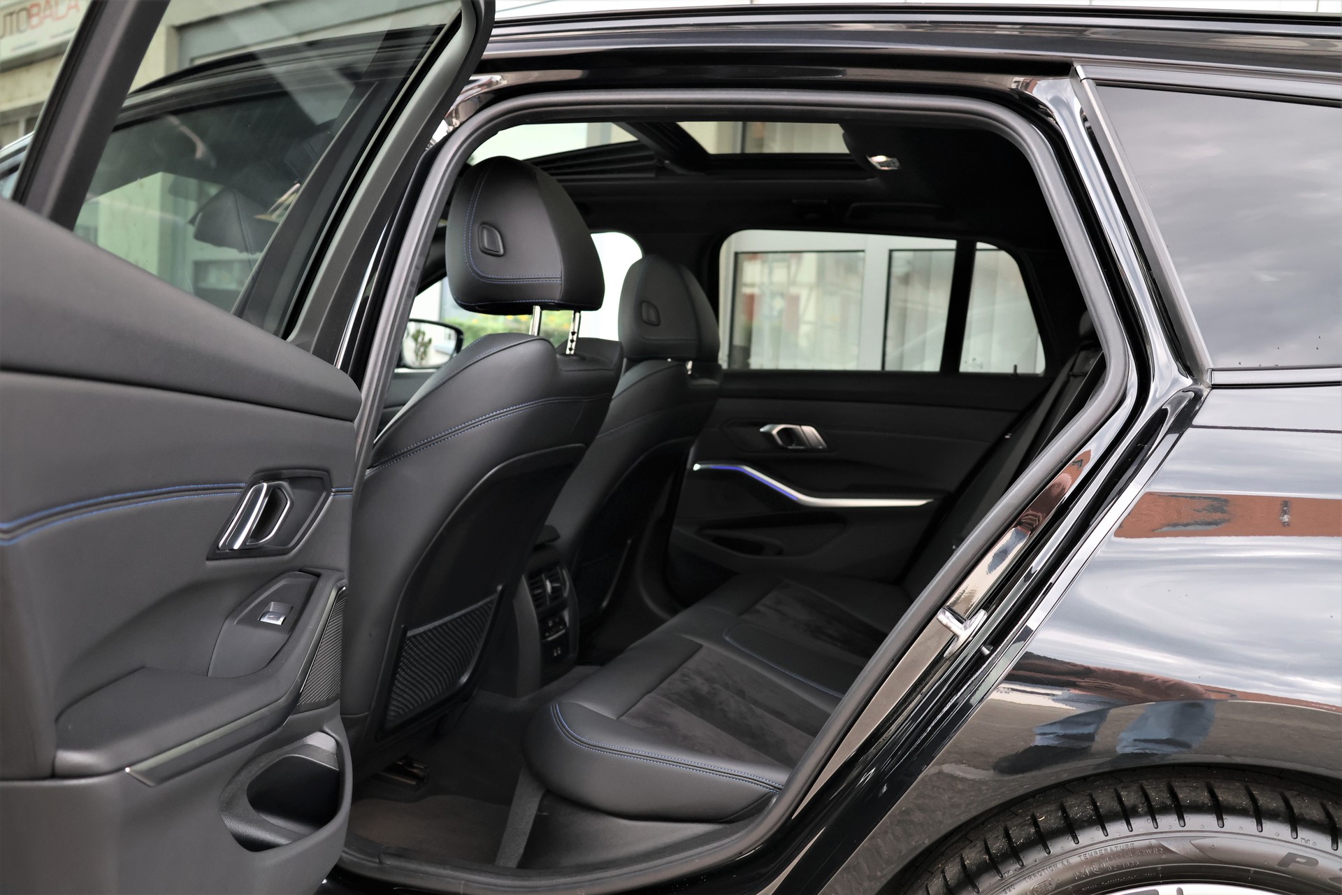 BMW 320d xDrive 48V Touring M Sport Steptronic (CH)-image-11