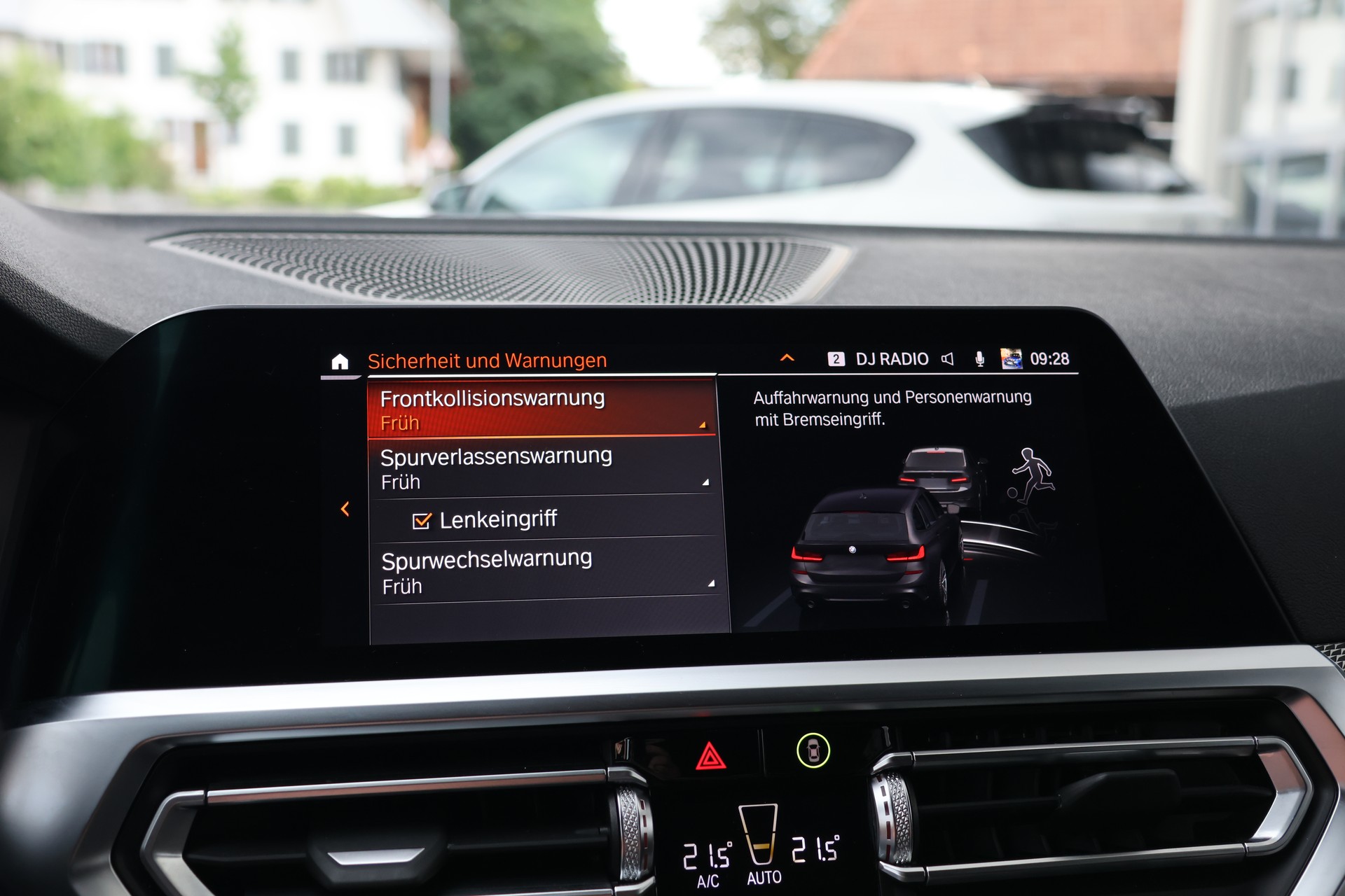 BMW 320d xDrive 48V Touring M Sport Steptronic (CH)-image-24