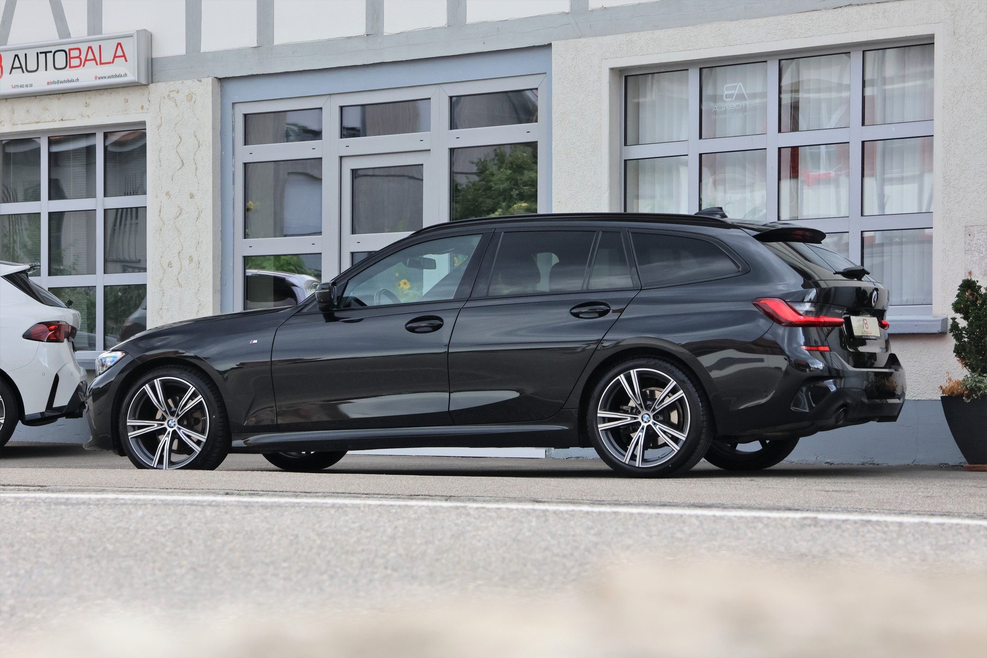 BMW 320d xDrive 48V Touring M Sport Steptronic (CH)-image-3