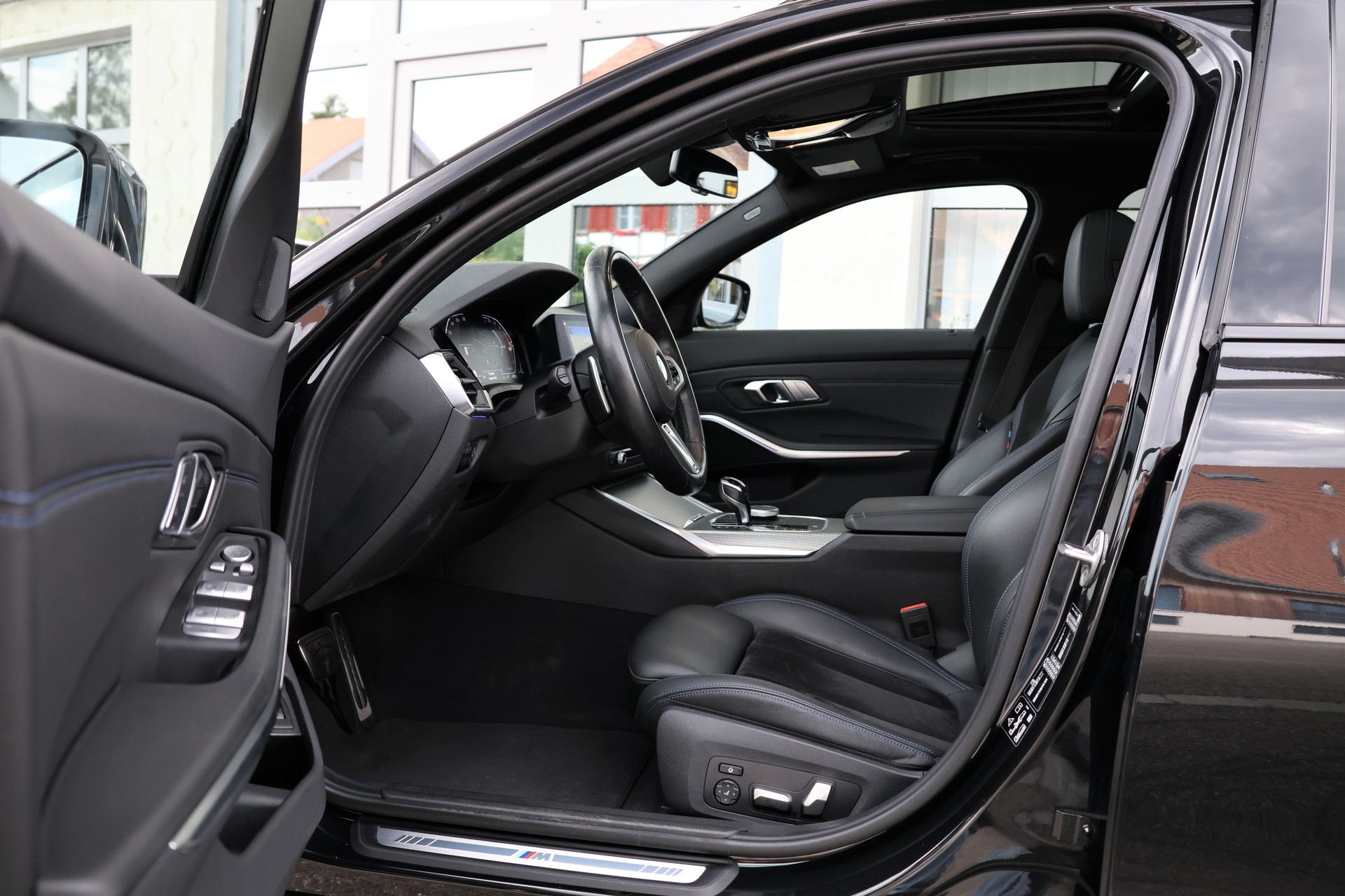 BMW 320d xDrive 48V Touring M Sport Steptronic (CH)-image-8