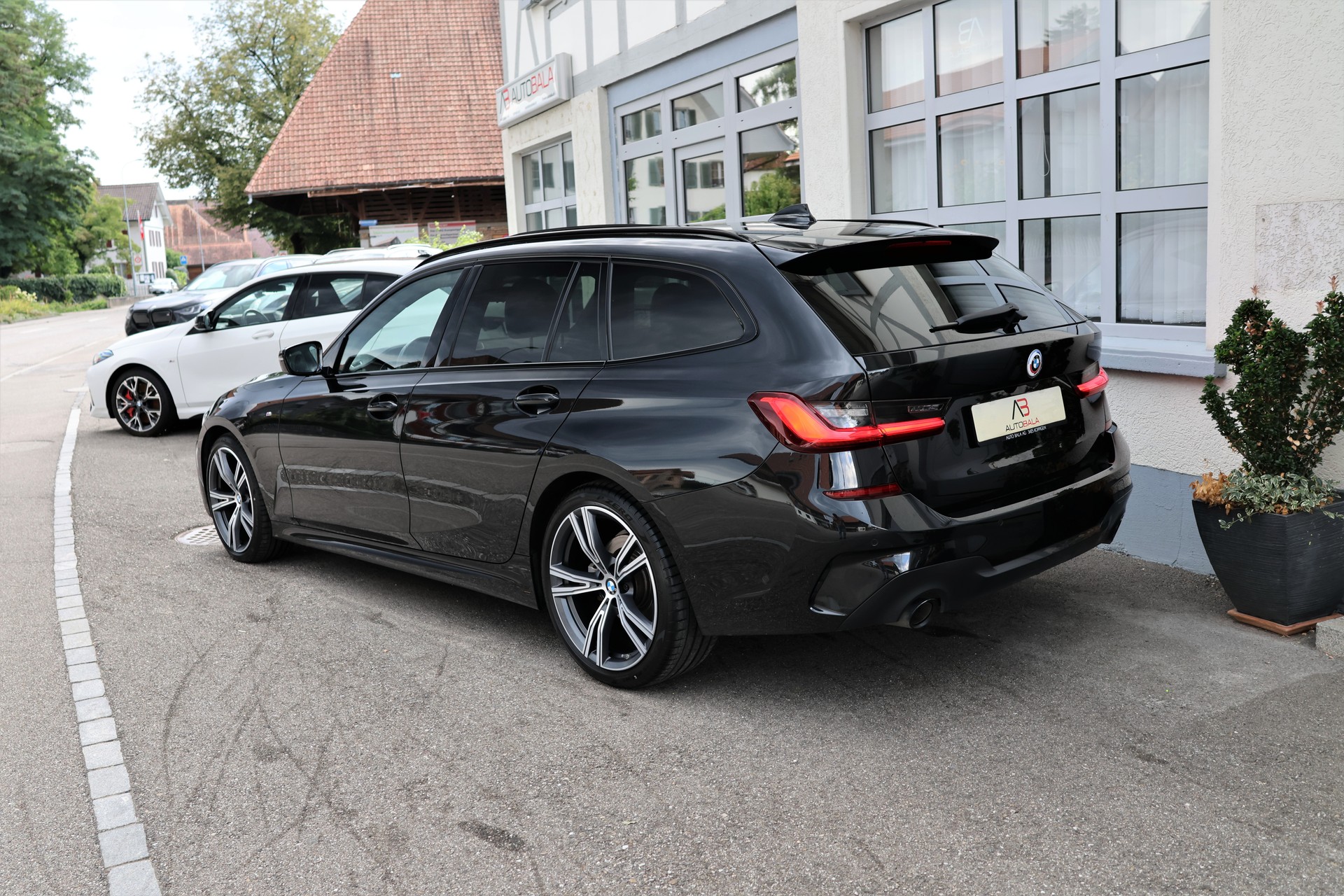 BMW 320d xDrive 48V Touring M Sport Steptronic (CH)-image-6