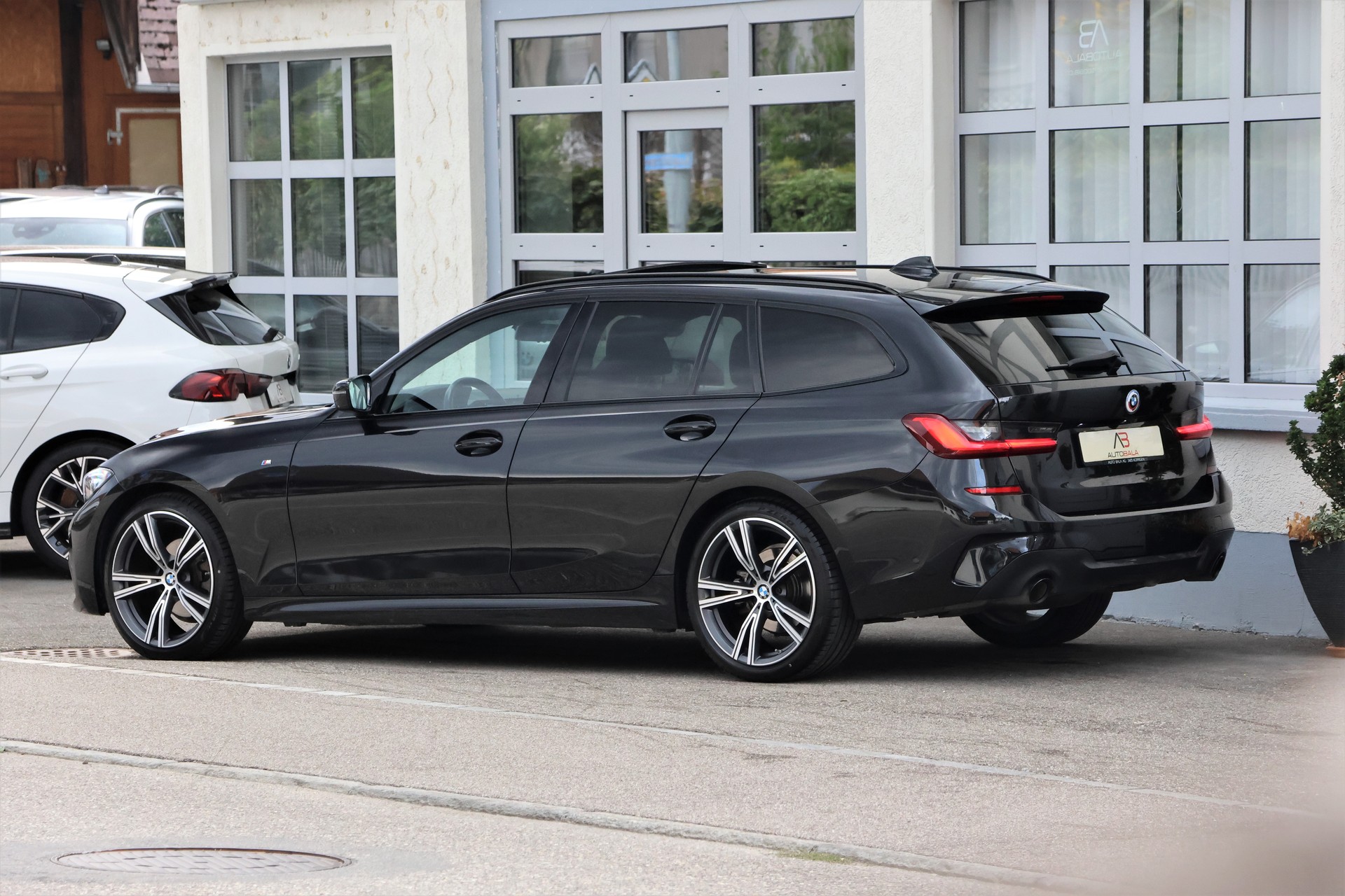 BMW 320d xDrive 48V Touring M Sport Steptronic (CH)-image-4