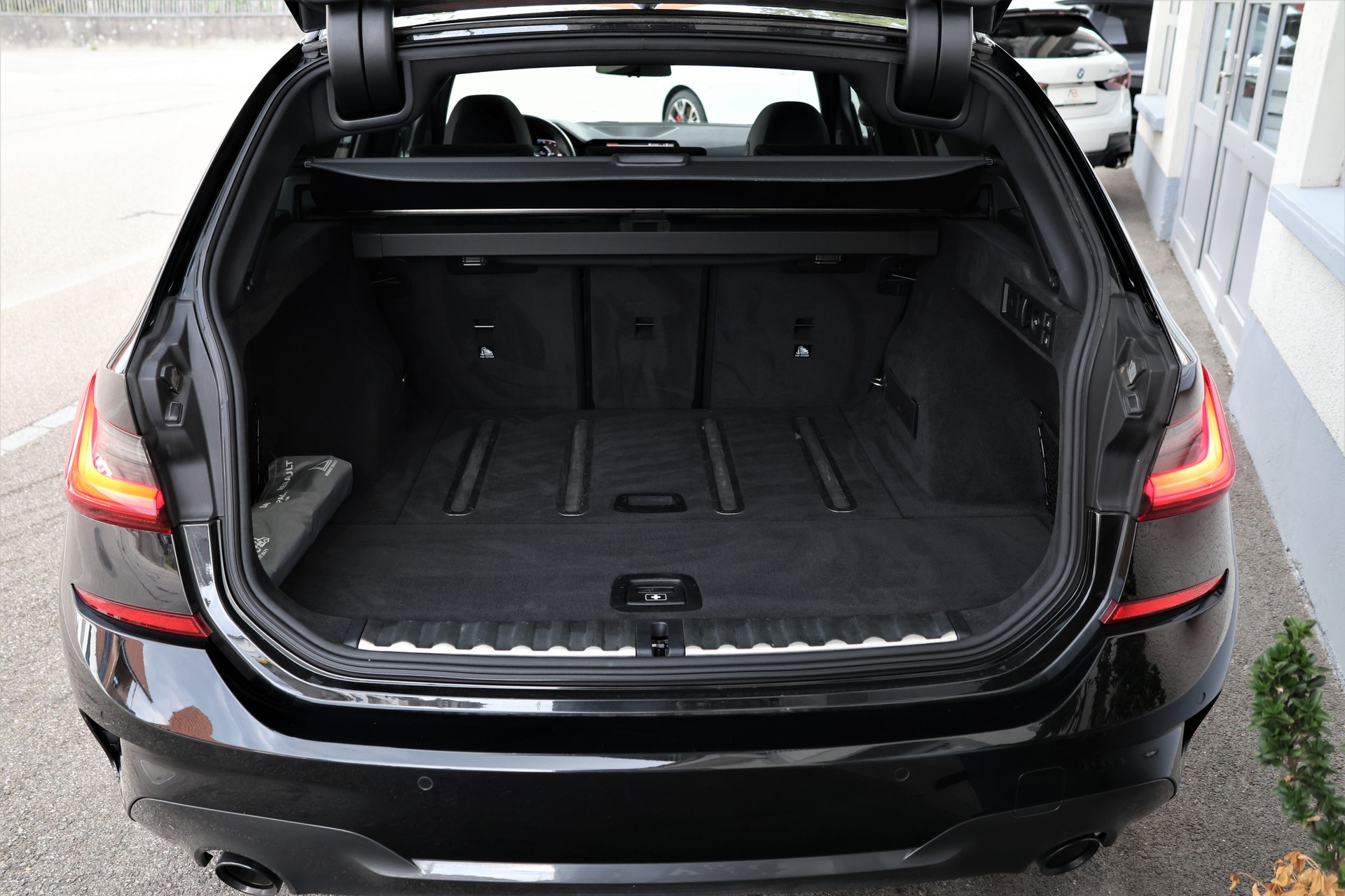 BMW 320d xDrive 48V Touring M Sport Steptronic (CH)-image-17