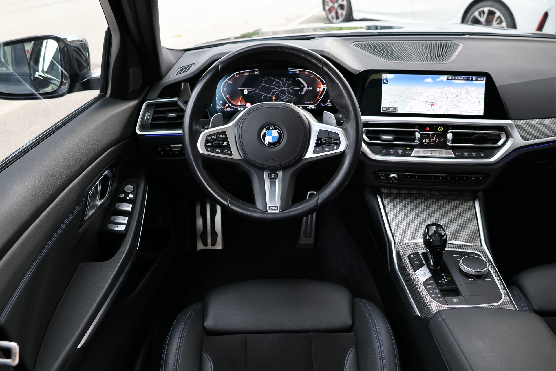 BMW 320d xDrive 48V Touring M Sport Steptronic (CH)-image-12