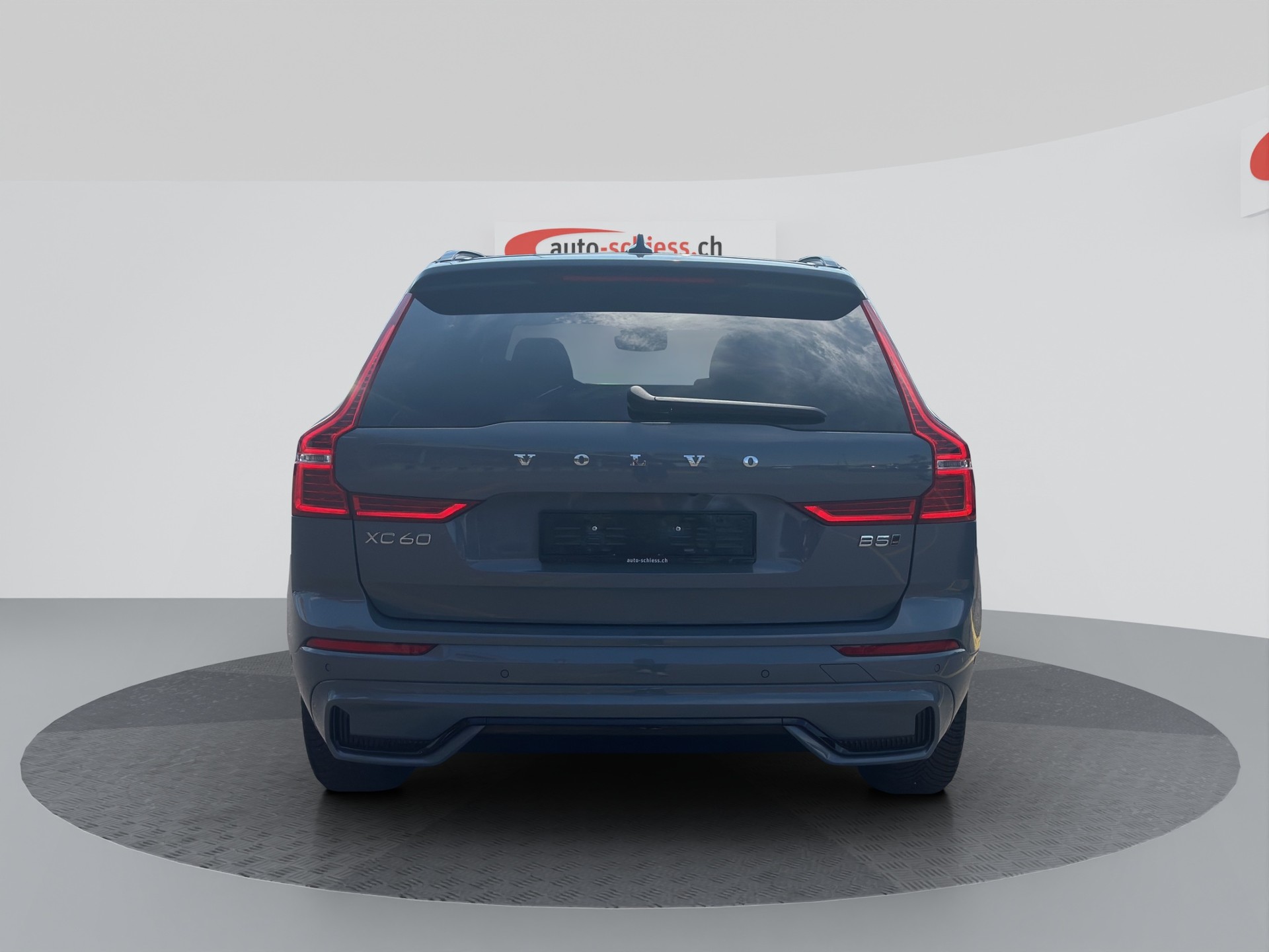 VOLVO XC60 B5 Hybrid AWD Geartronic Plus Dark-image-3