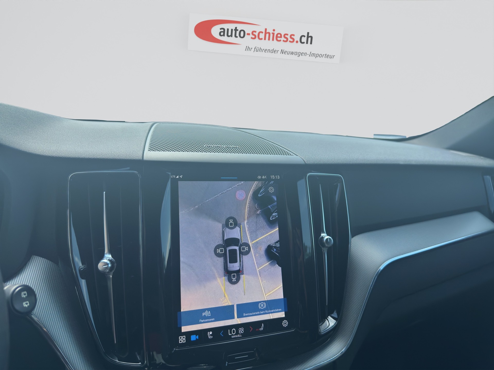 VOLVO XC60 B5 Hybrid AWD Geartronic Plus Dark-image-14