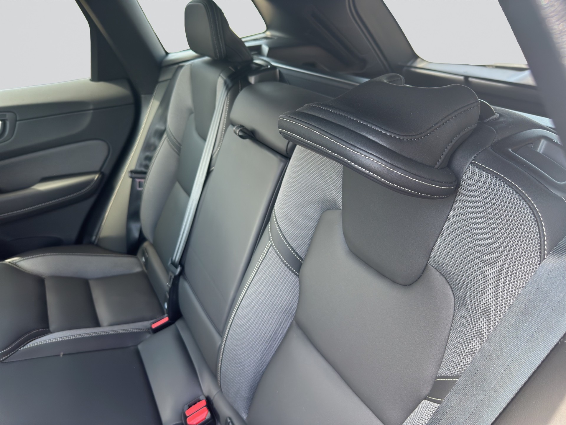 VOLVO XC60 B5 Hybrid AWD Geartronic Plus Dark-image-8