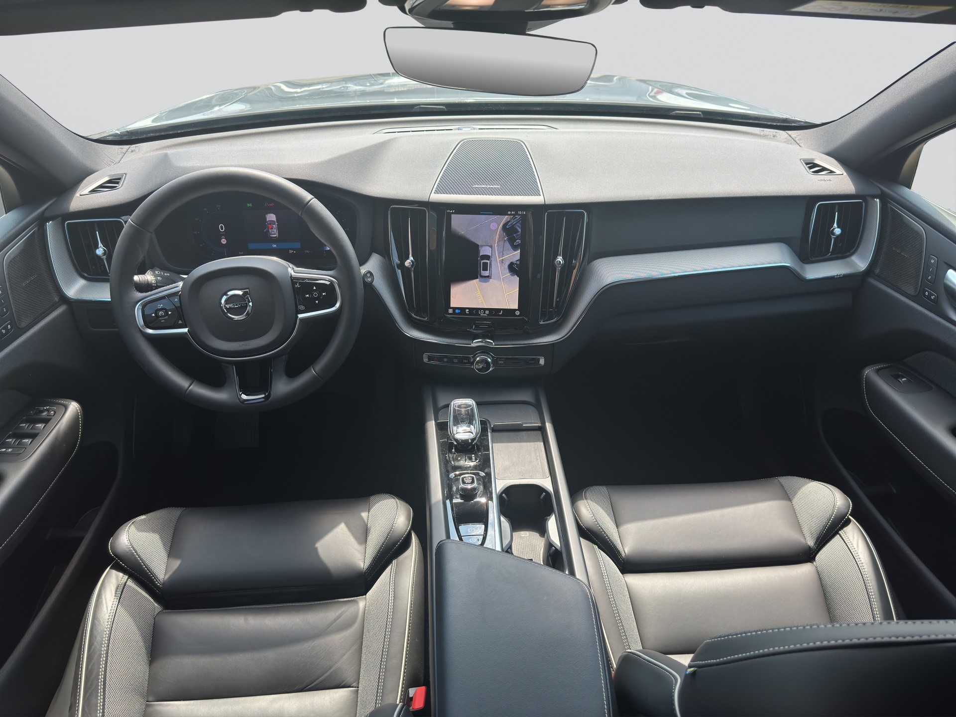 VOLVO XC60 B5 Hybrid AWD Geartronic Plus Dark-image-15