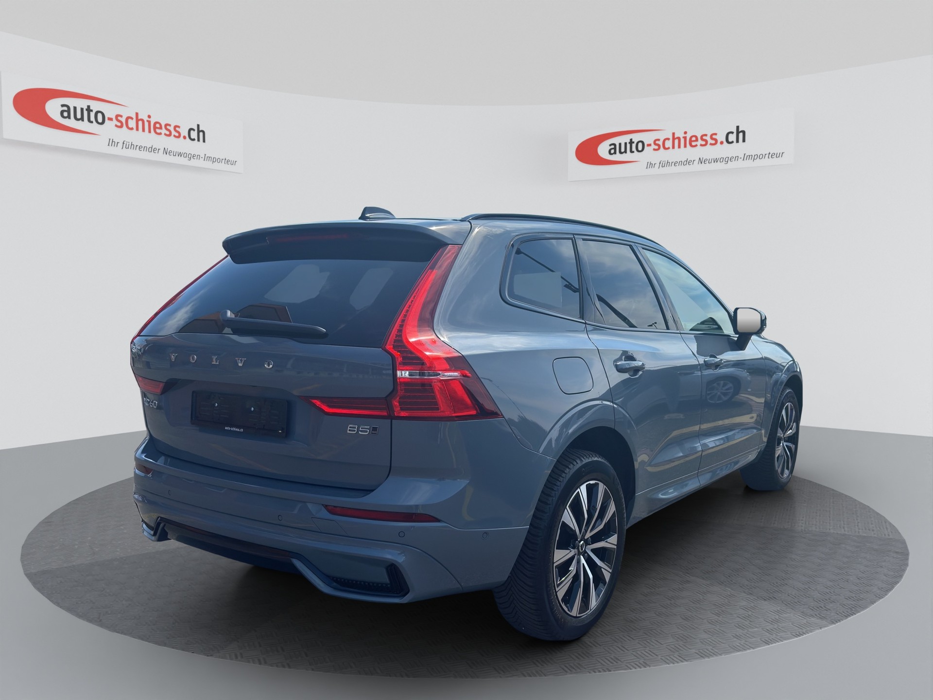 VOLVO XC60 B5 Hybrid AWD Geartronic Plus Dark-image-5