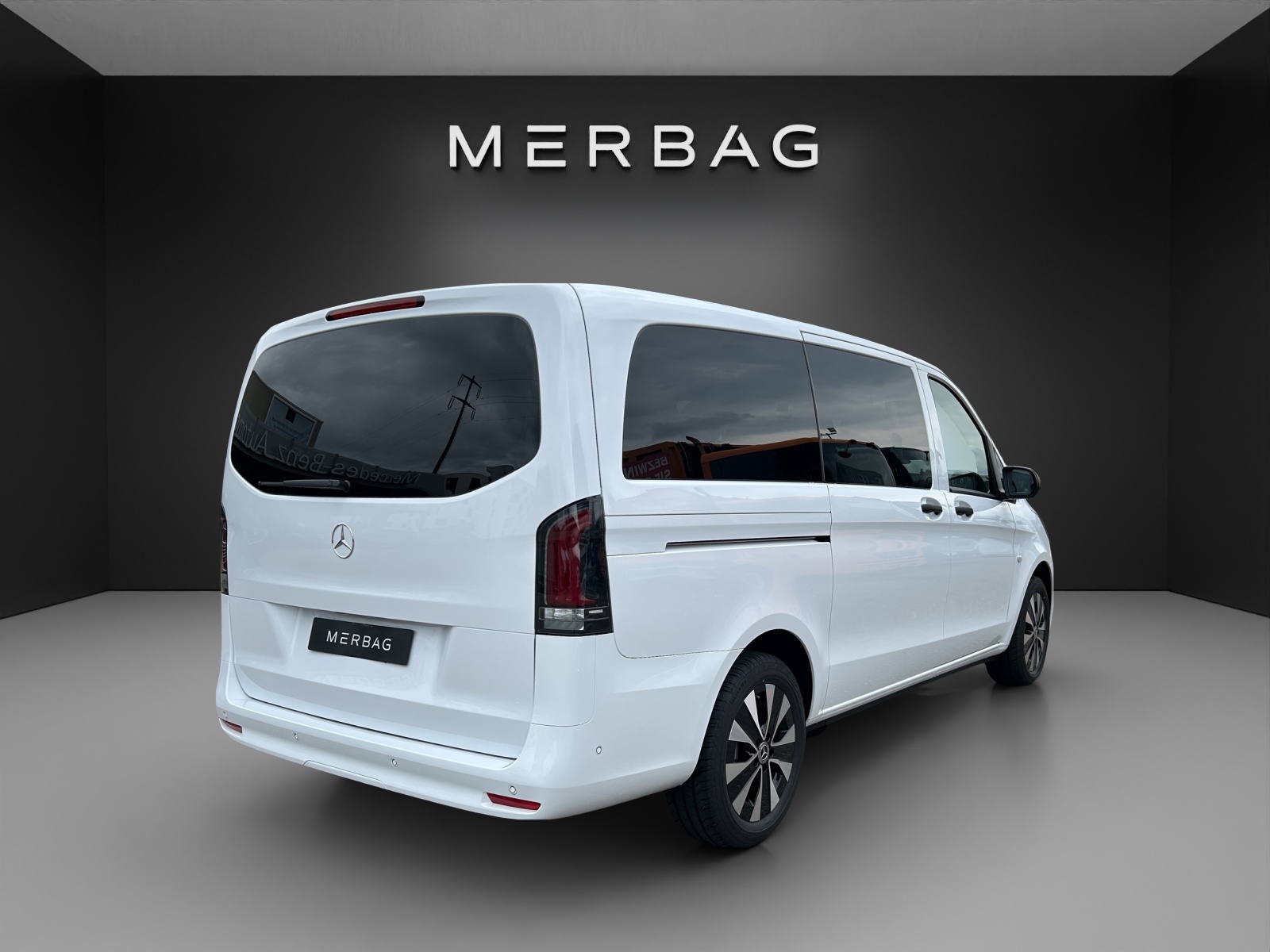 MERCEDES-BENZ Vito 119 CDI Lang Tourer 9G-Tronic 4M Select-image-5