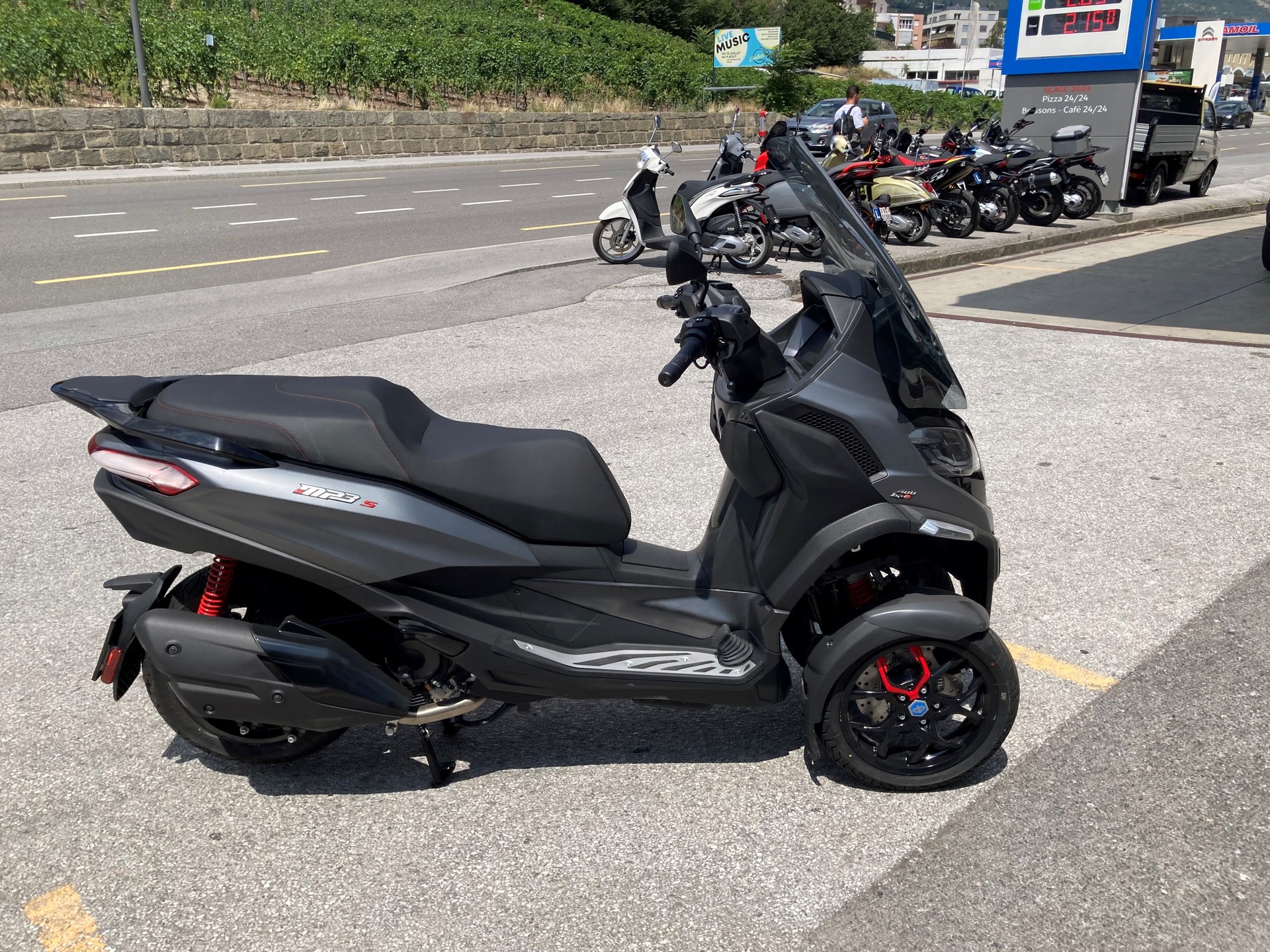 PIAGGIO MP3 400 Sport RST-showroom-element-2