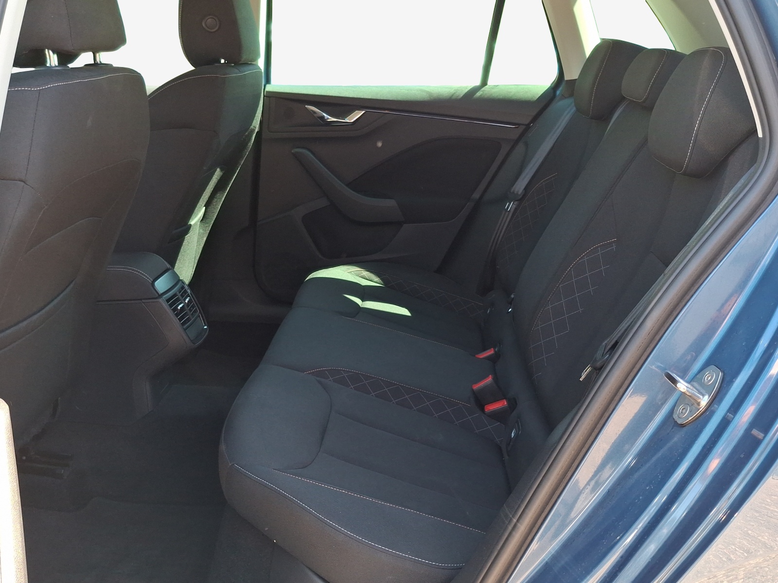 SKODA Kamiq 1.0 TSI Drive 125 DSG-image-11