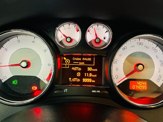 PEUGEOT 308 CC 1.6 16V Turbo Allure-image-8