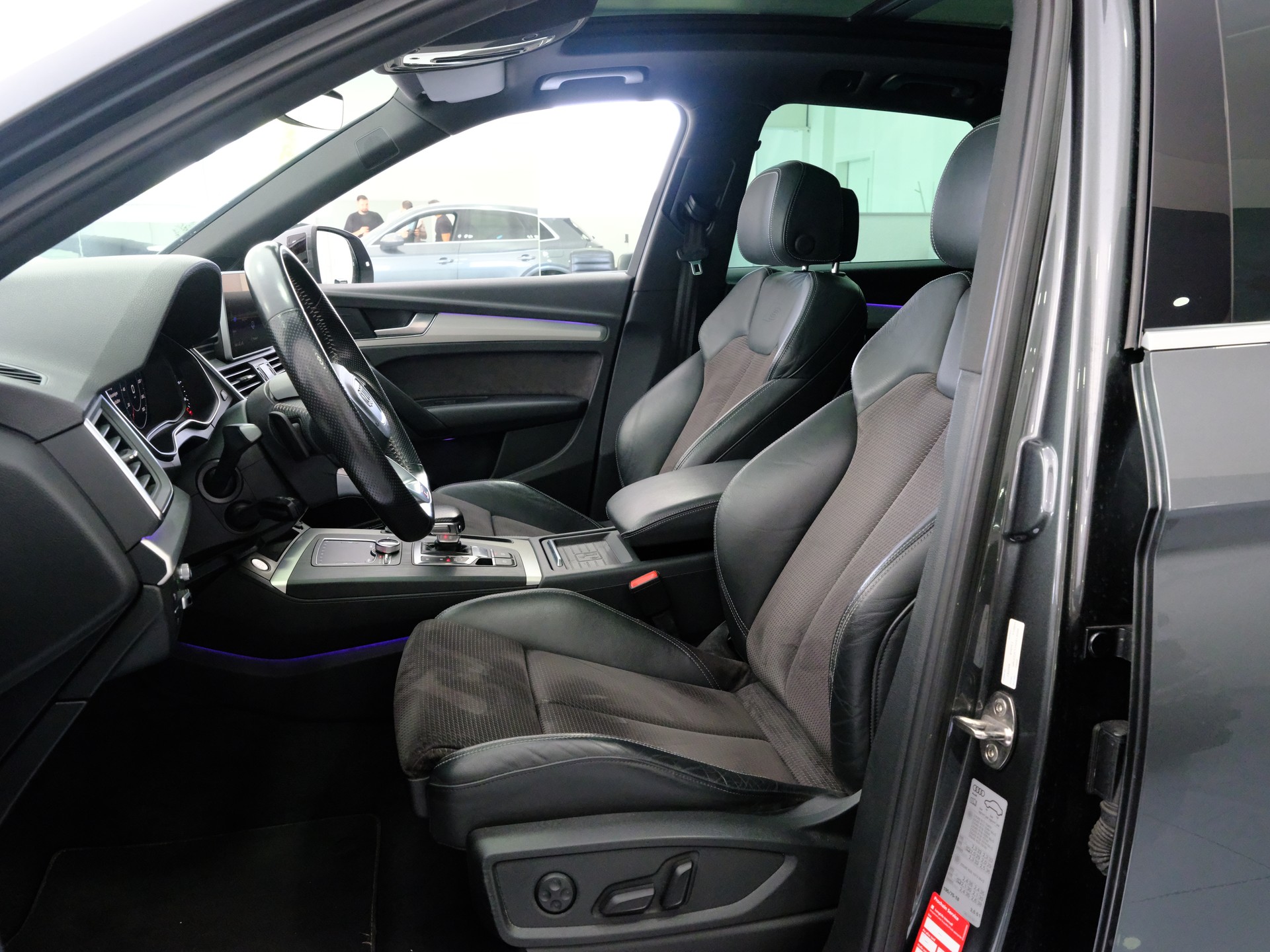 AUDI Q5 2.0 TFSI sport quattro S-tronic-image-10