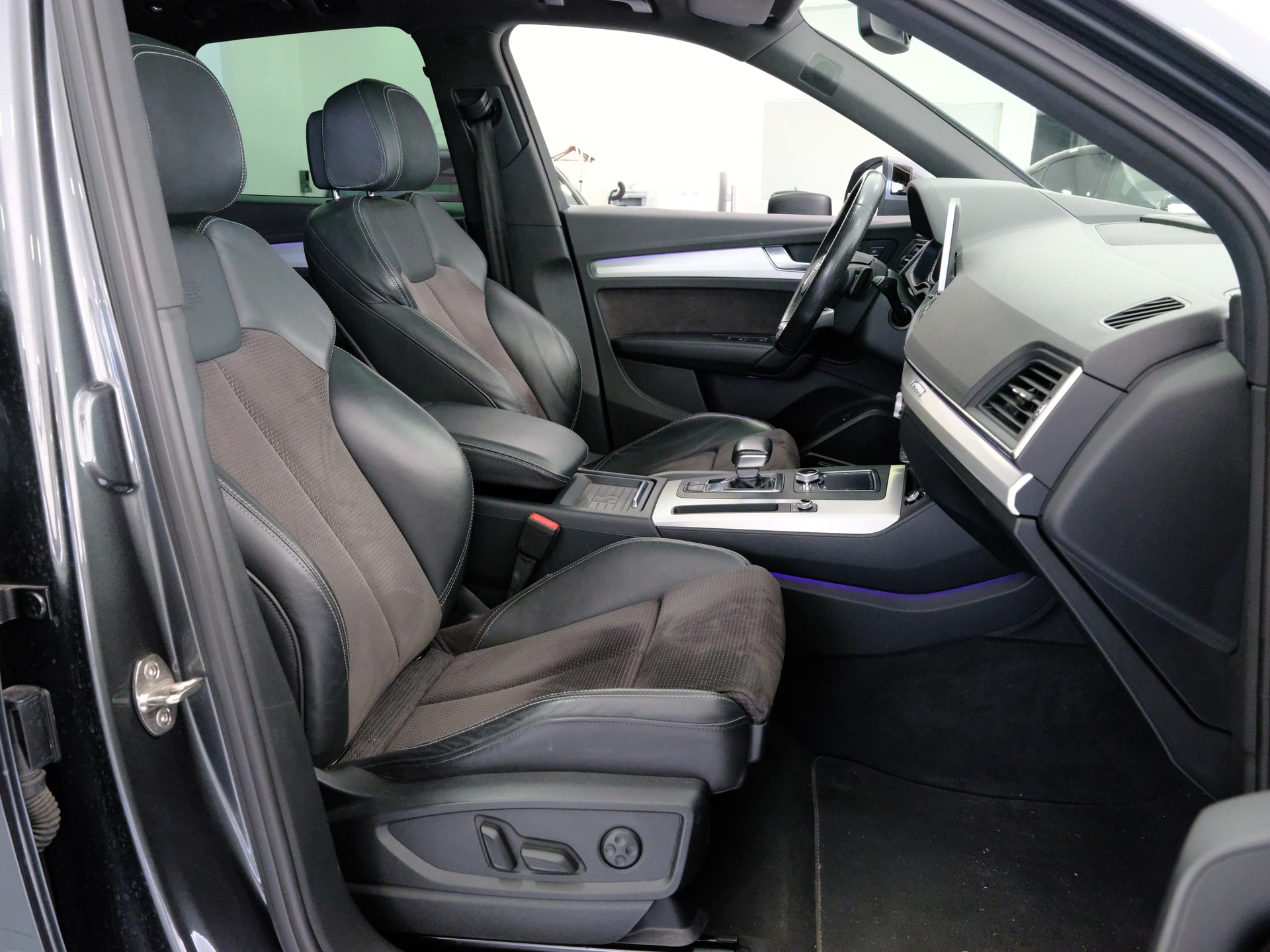 AUDI Q5 2.0 TFSI sport quattro S-tronic-image-14