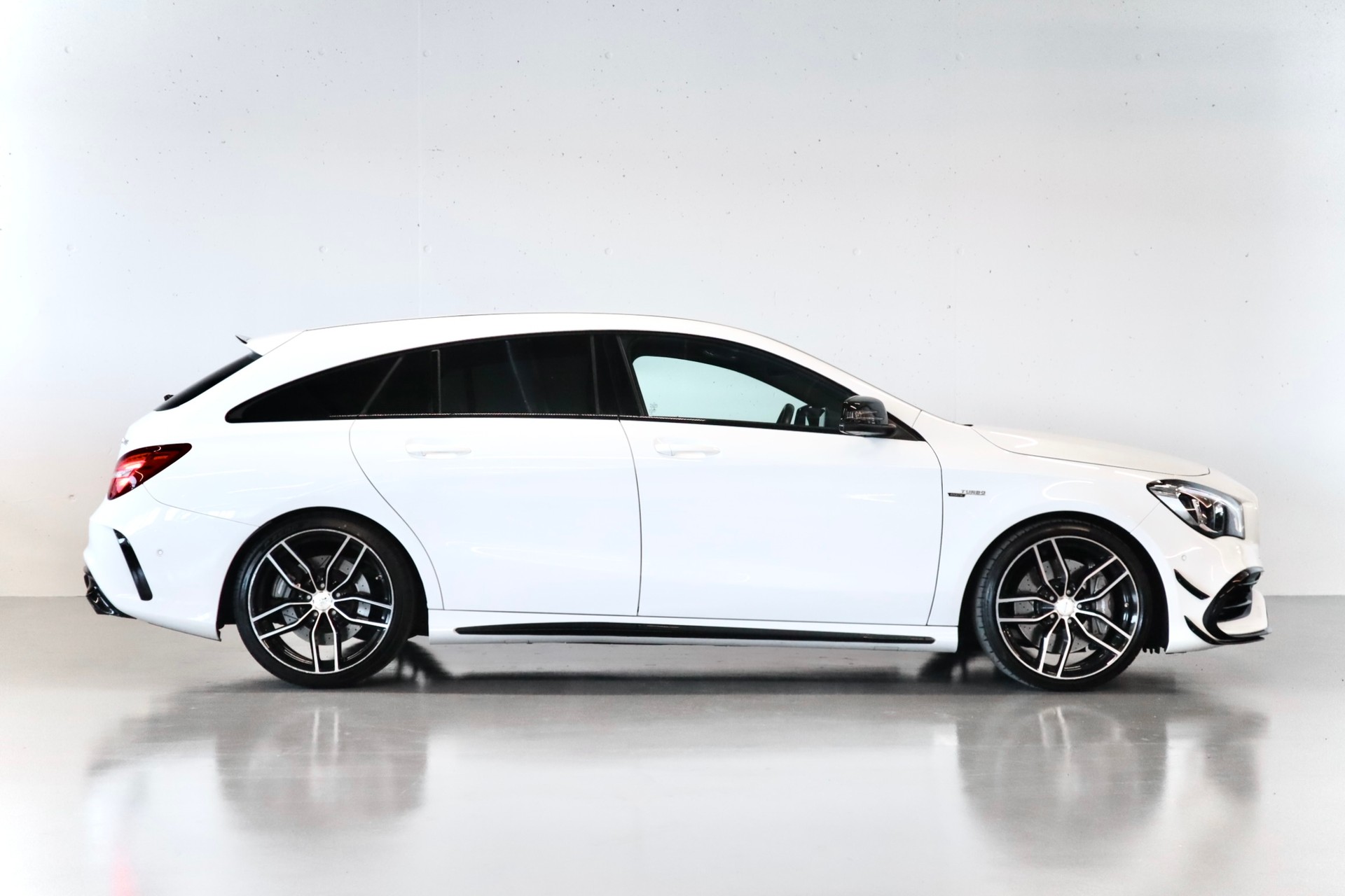 MERCEDES-BENZ CLA Shooting Brake 45 AMG 4Matic Speedshift | CH-FZG-image-3