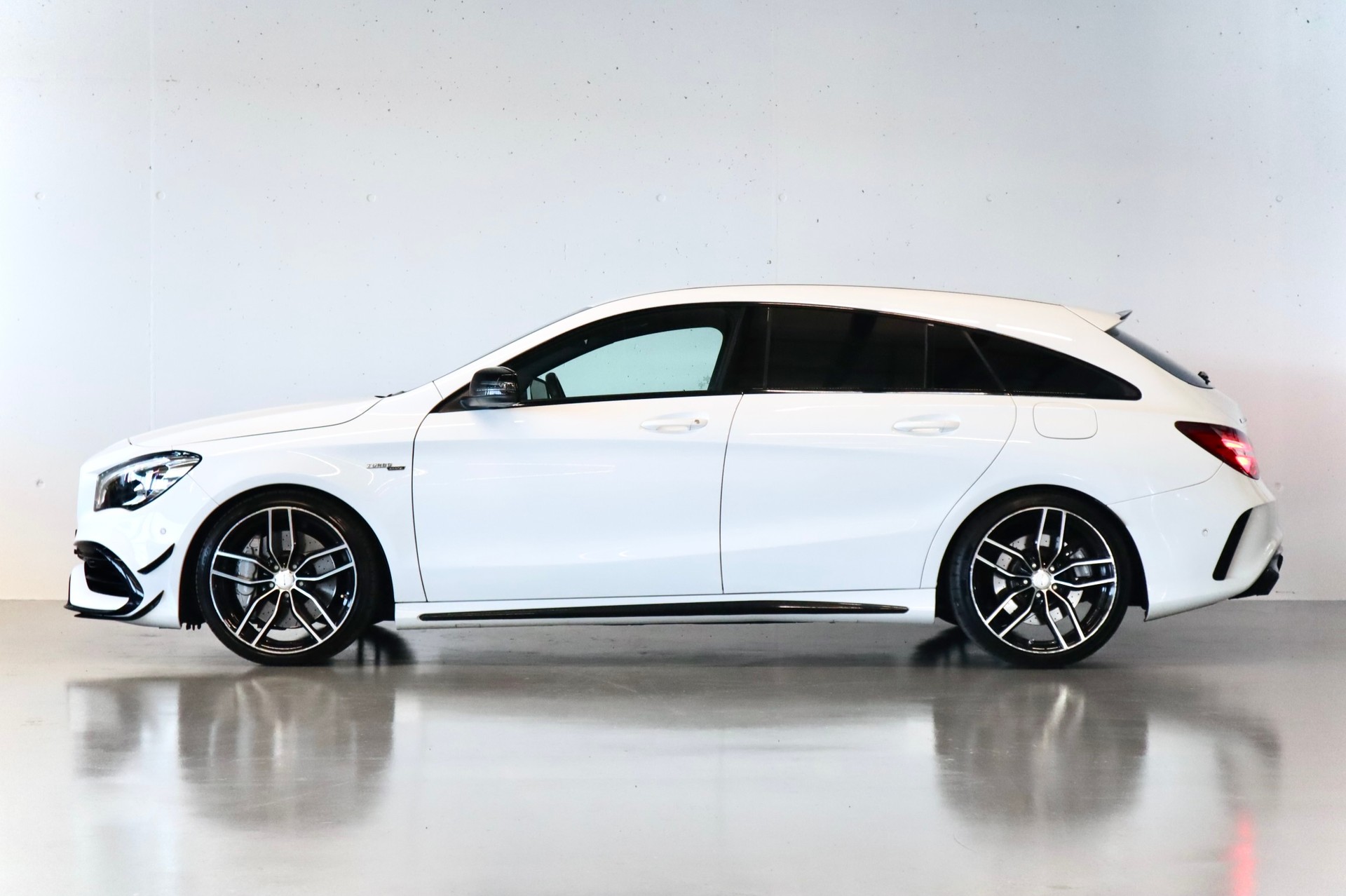 MERCEDES-BENZ CLA Shooting Brake 45 AMG 4Matic Speedshift | CH-FZG-image-1