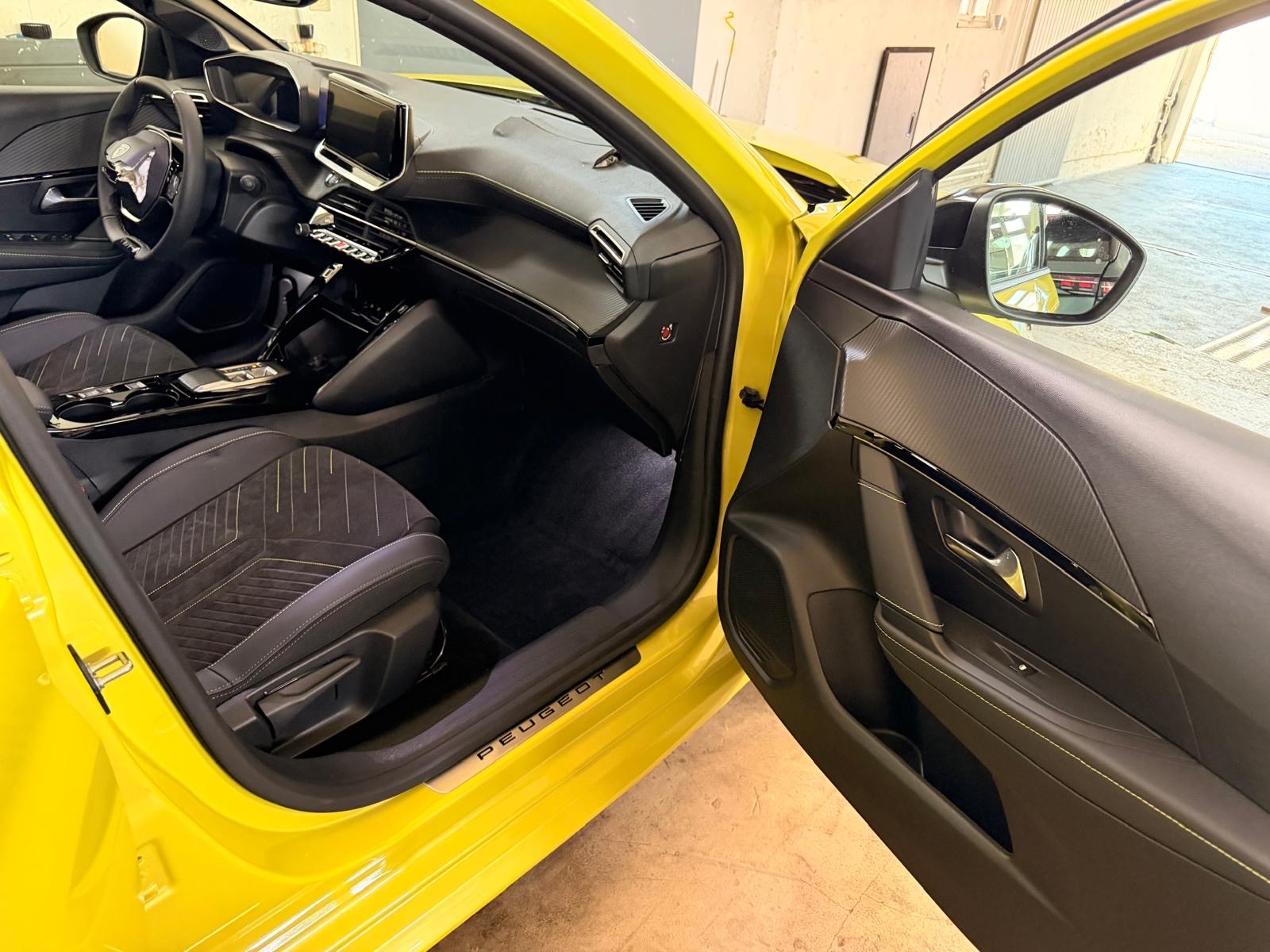PEUGEOT 208 Elektrik 115kW GT-image-12