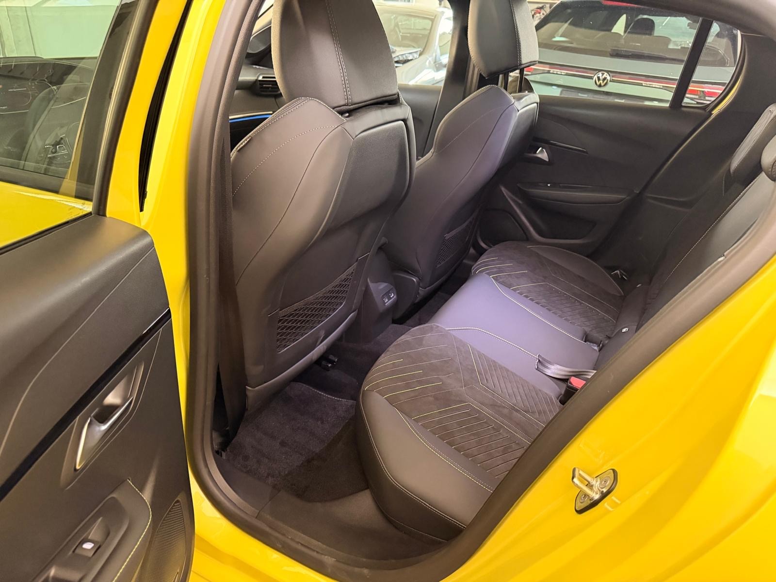 PEUGEOT 208 Elektrik 115kW GT-image-9