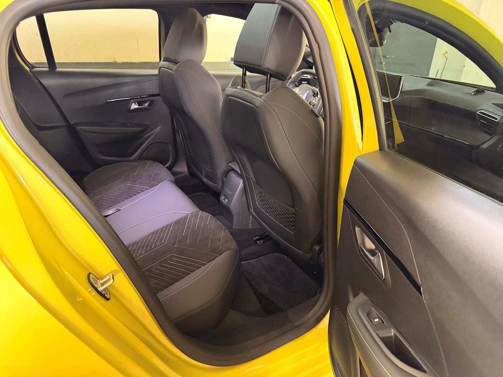 PEUGEOT 208 Elektrik 115kW GT-image-11