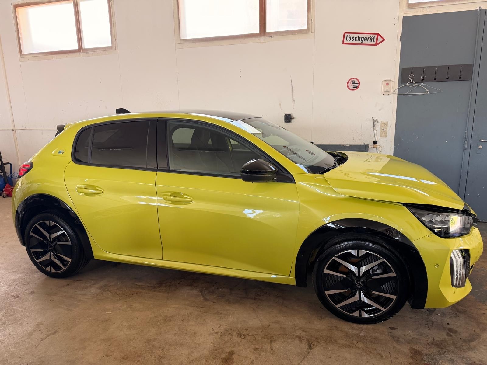 PEUGEOT 208 Elektrik 115kW GT-image-2
