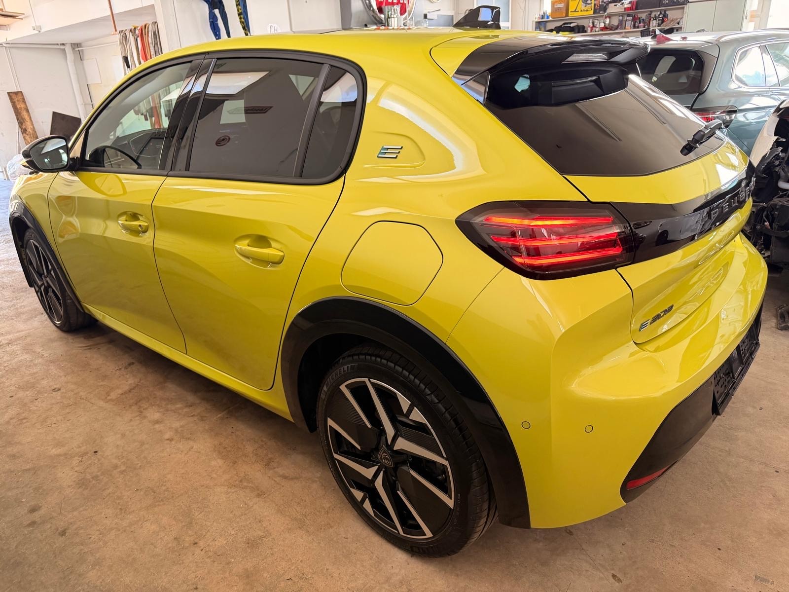 PEUGEOT 208 Elektrik 115kW GT-image-4