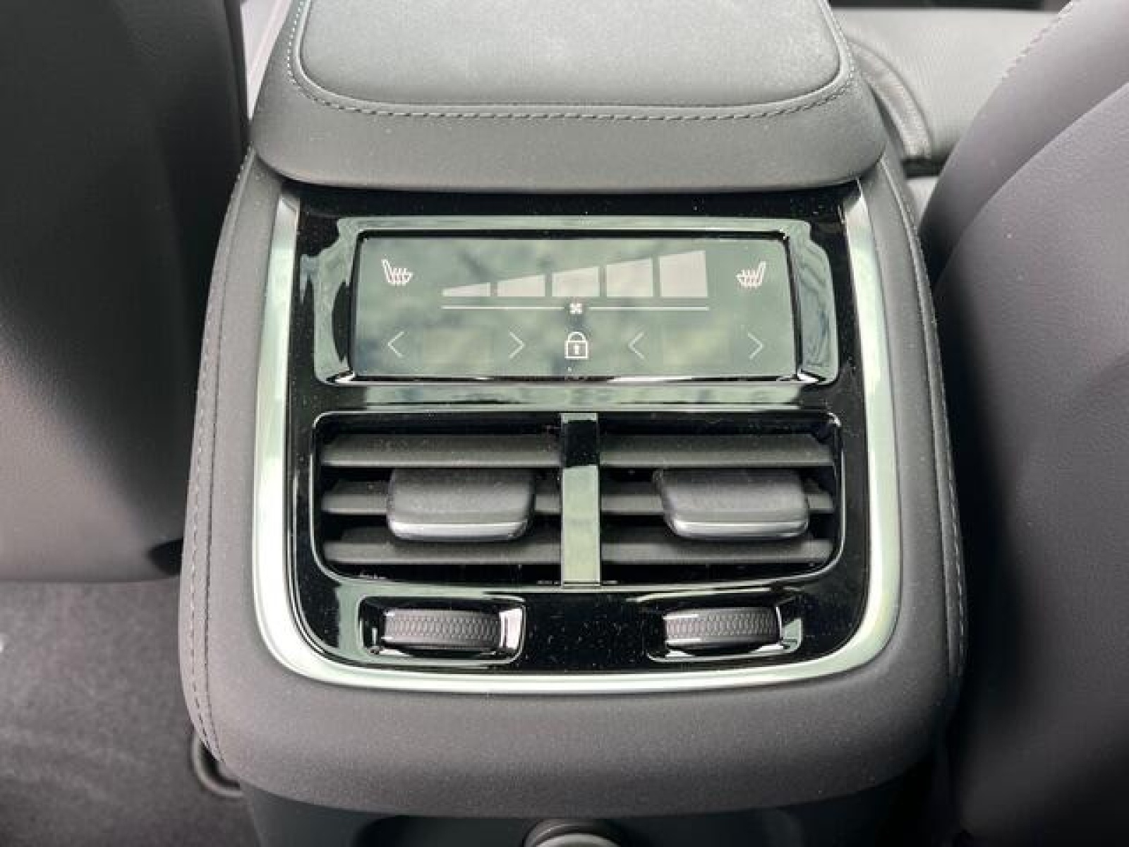 VOLVO XC90 T8 AWD PluginHybrid Black Edition Geartronic-image-13
