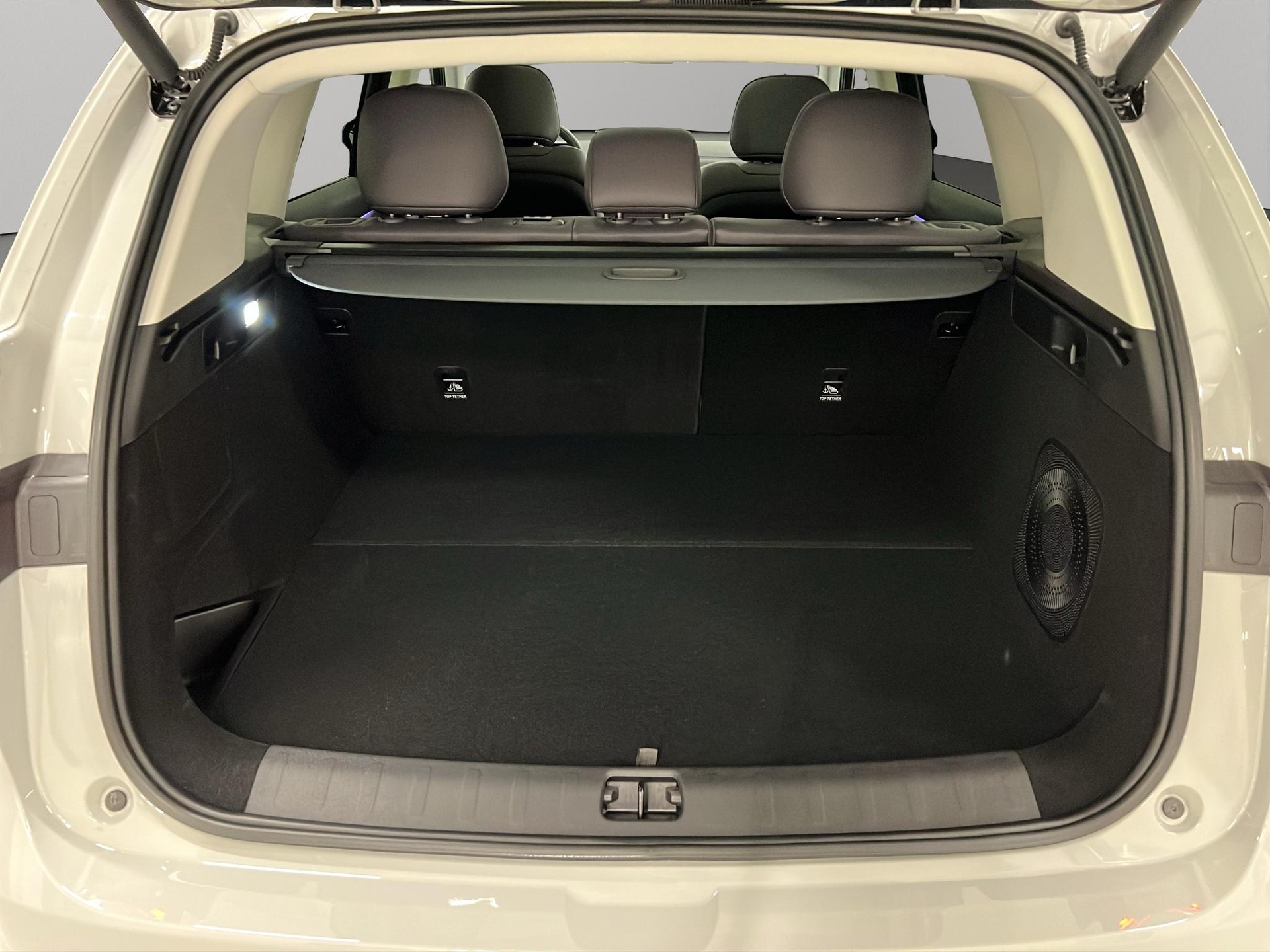 LEAPMOTOR C10 1.5 REEV Design-image-4