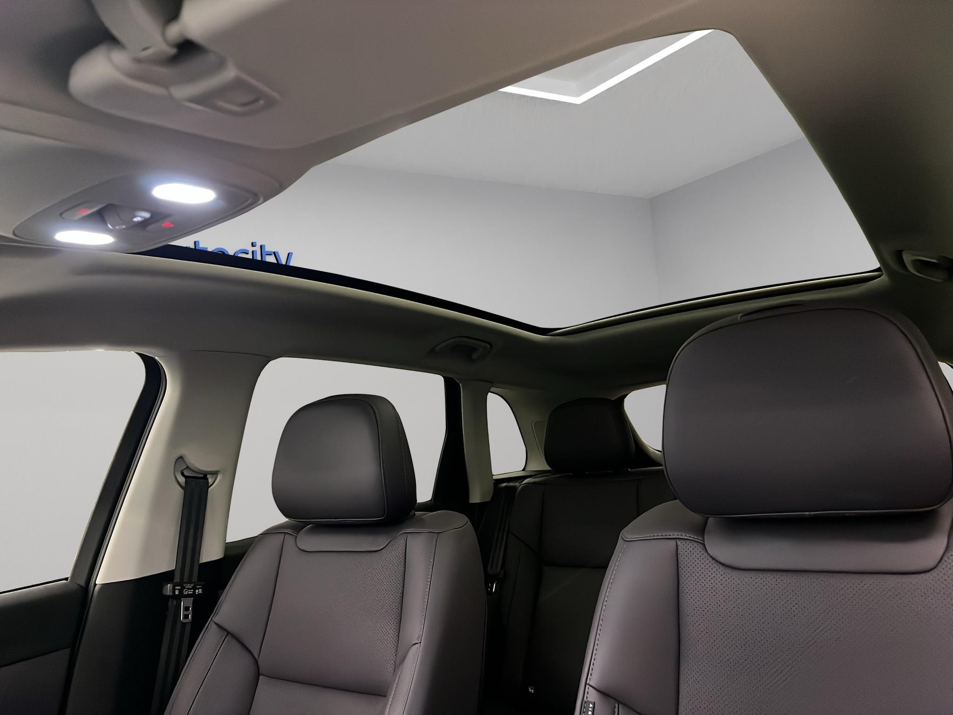 LEAPMOTOR C10 1.5 REEV Design-image-13