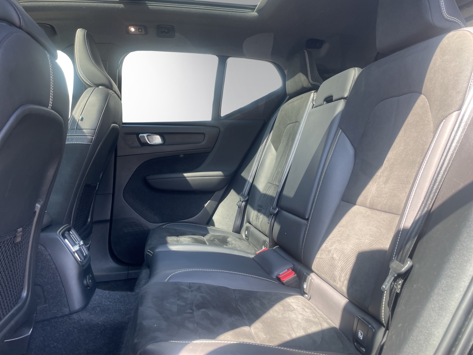VOLVO XC40 T5 TwE R-Design DCT-image-11