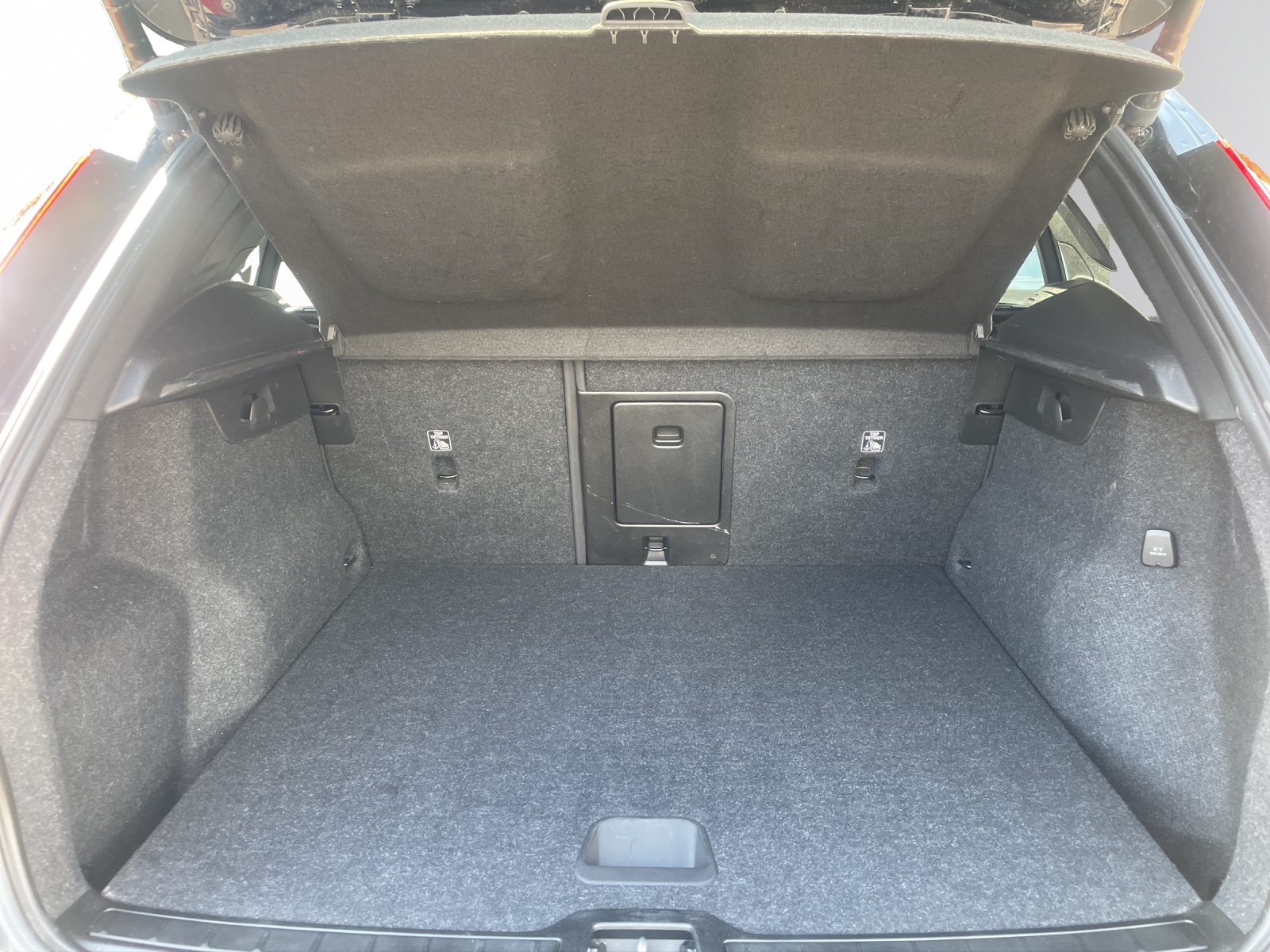 VOLVO XC40 T5 TwE R-Design DCT-image-22