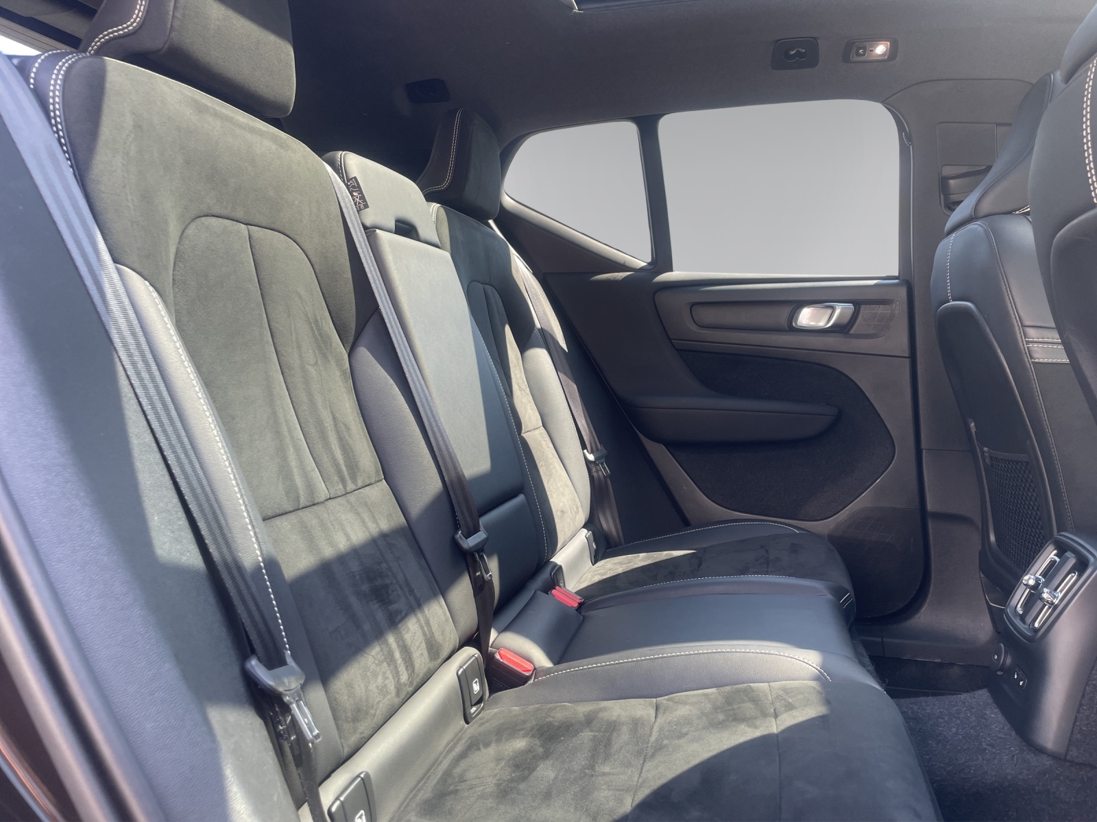 VOLVO XC40 T5 TwE R-Design DCT-image-12