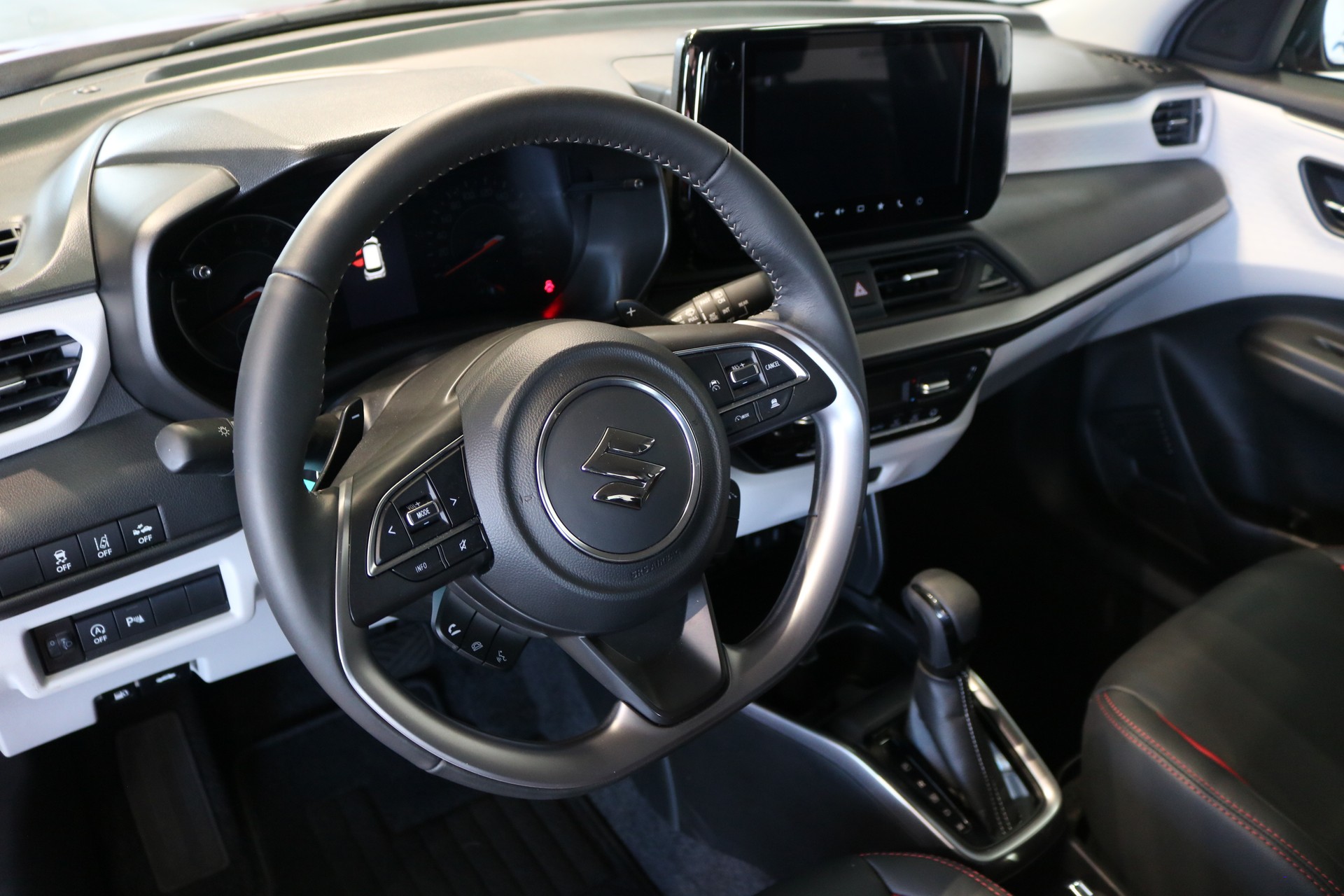 SUZUKI Swift SWISS EDITION Hybrid CVT-image-43