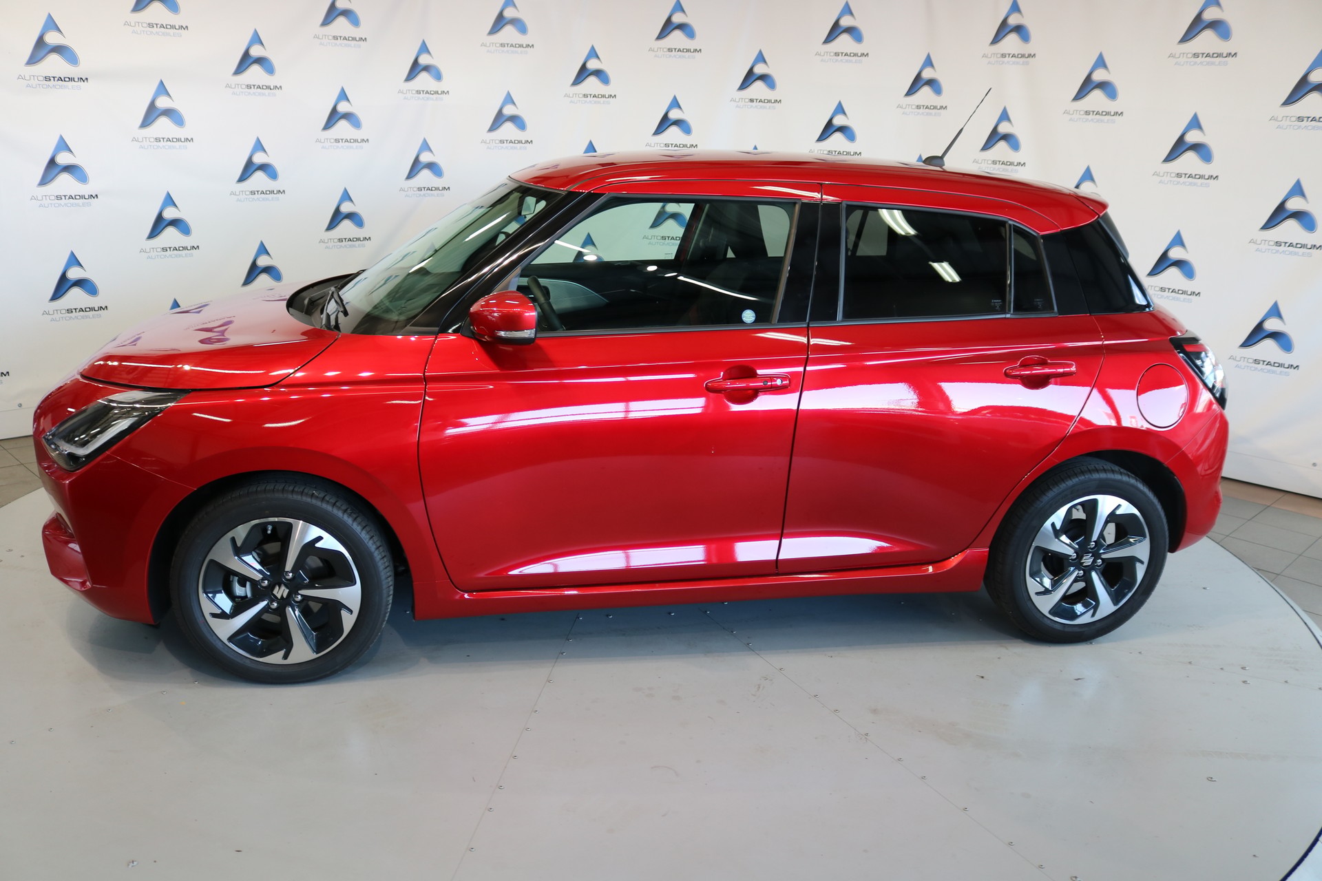 SUZUKI Swift SWISS EDITION Hybrid CVT-image-14