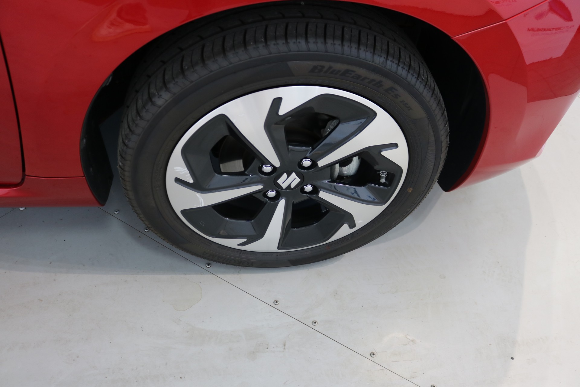 SUZUKI Swift SWISS EDITION Hybrid CVT-image-38